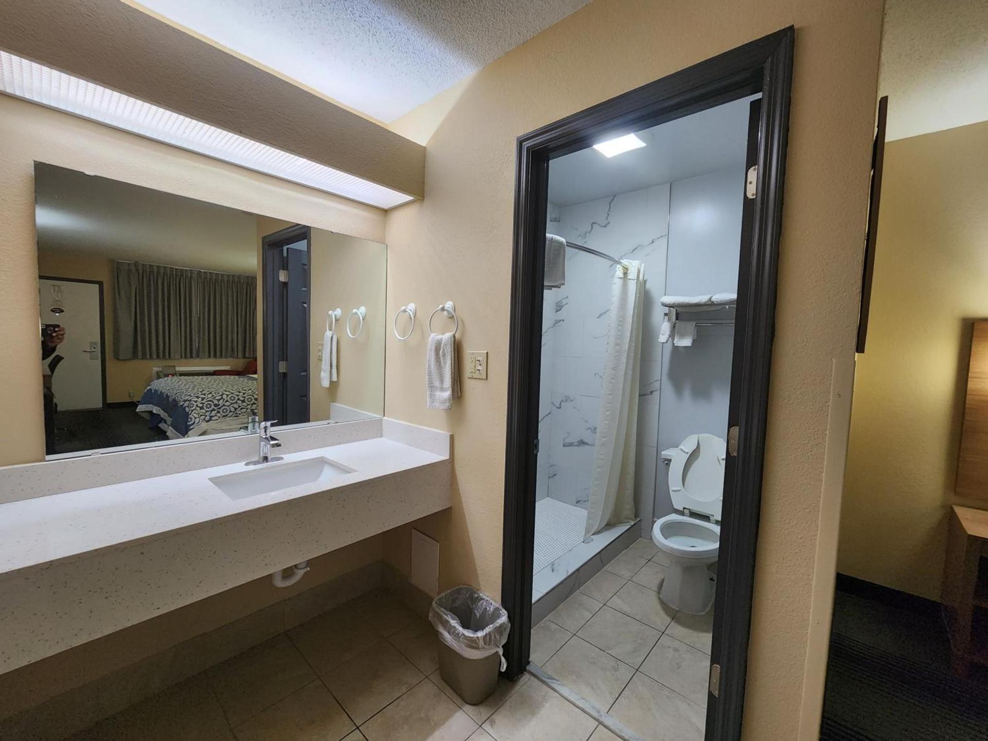 Budget Host Inn photo 16