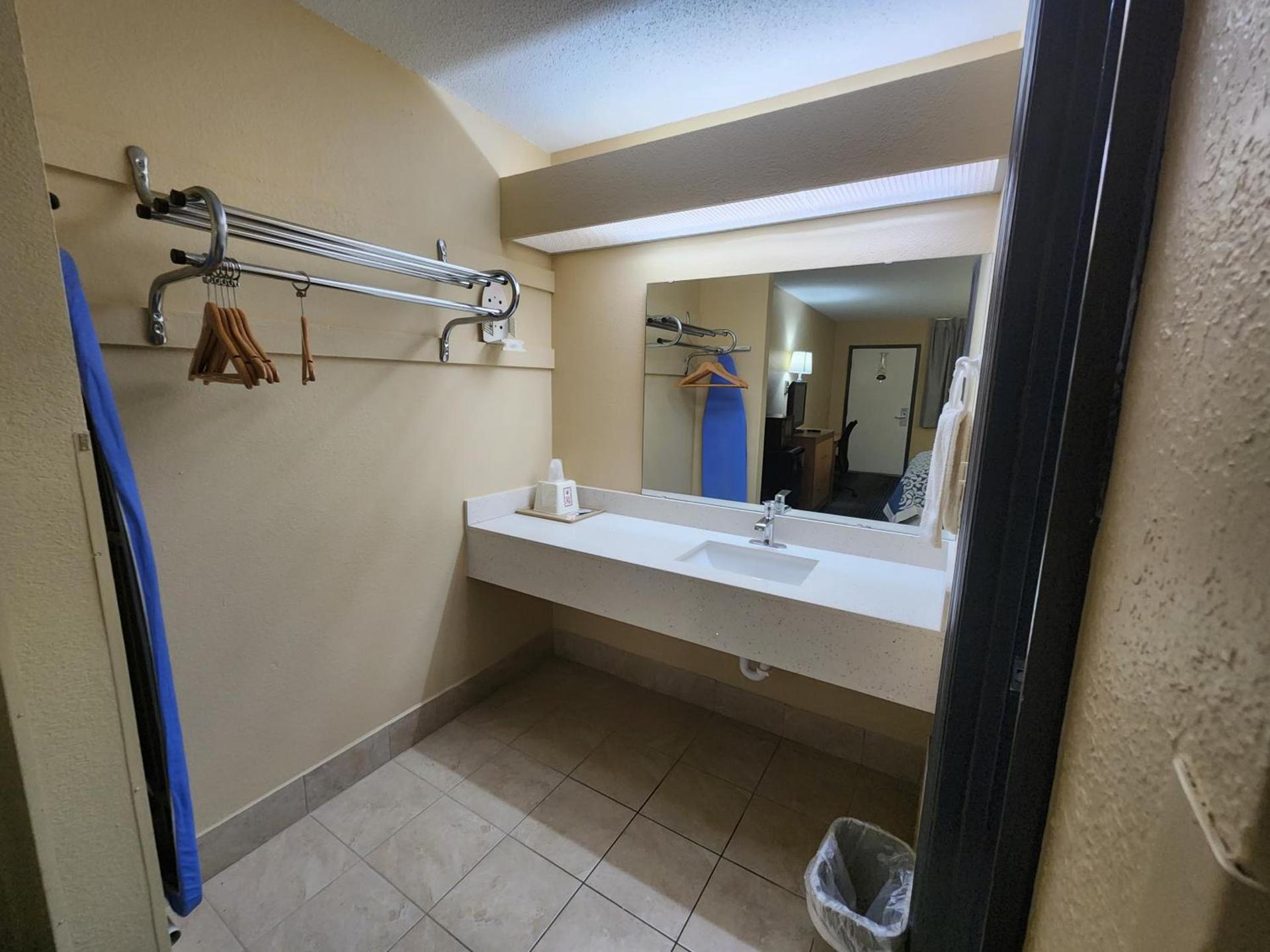 Budget Host Inn photo 13