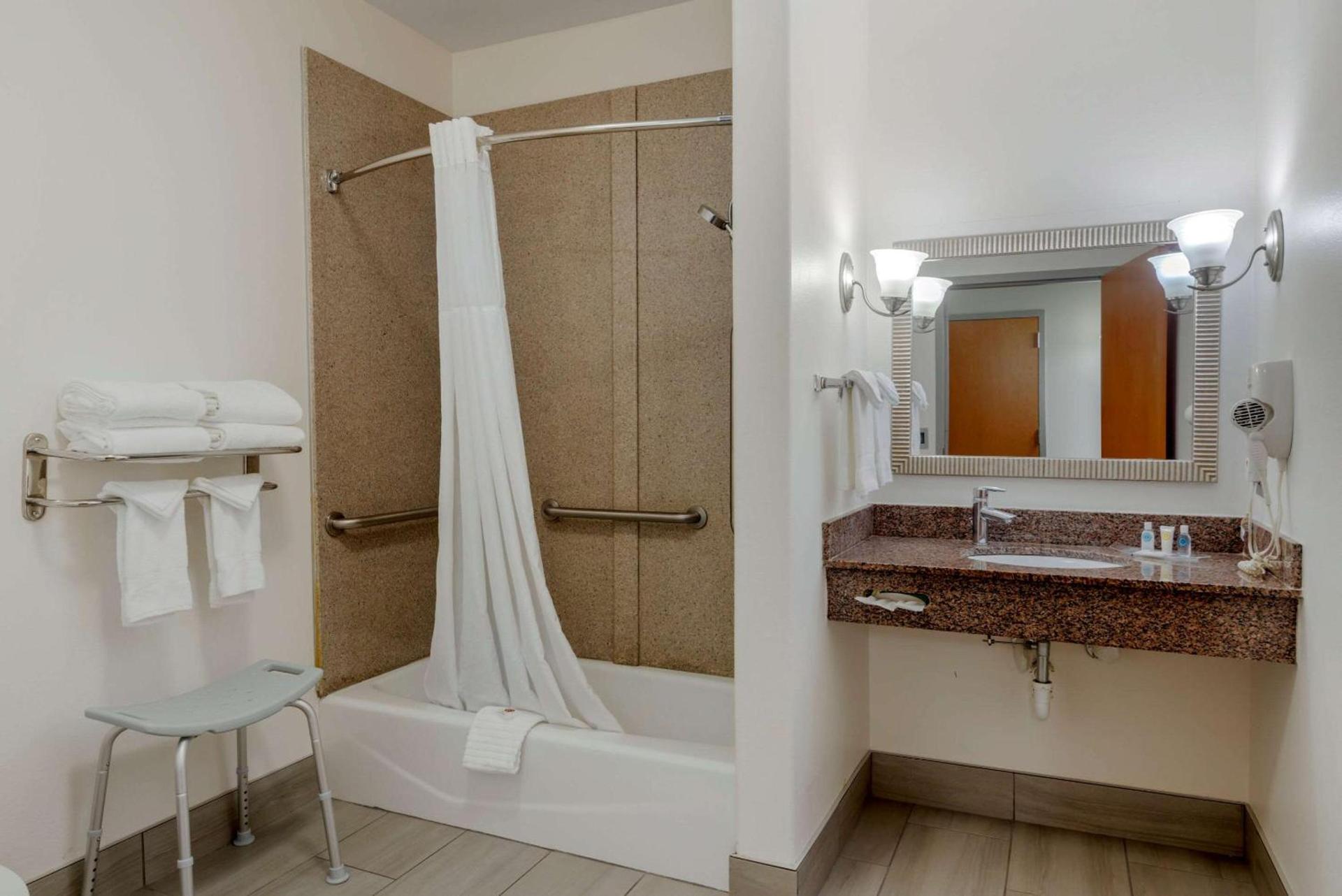 Comfort Suites Stockbridge Atlanta South photo 14