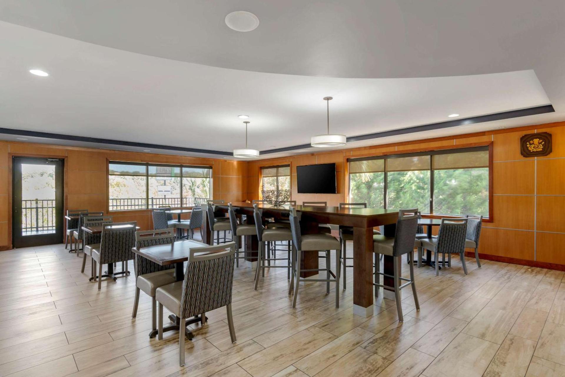 Comfort Suites Stockbridge Atlanta South photo 45