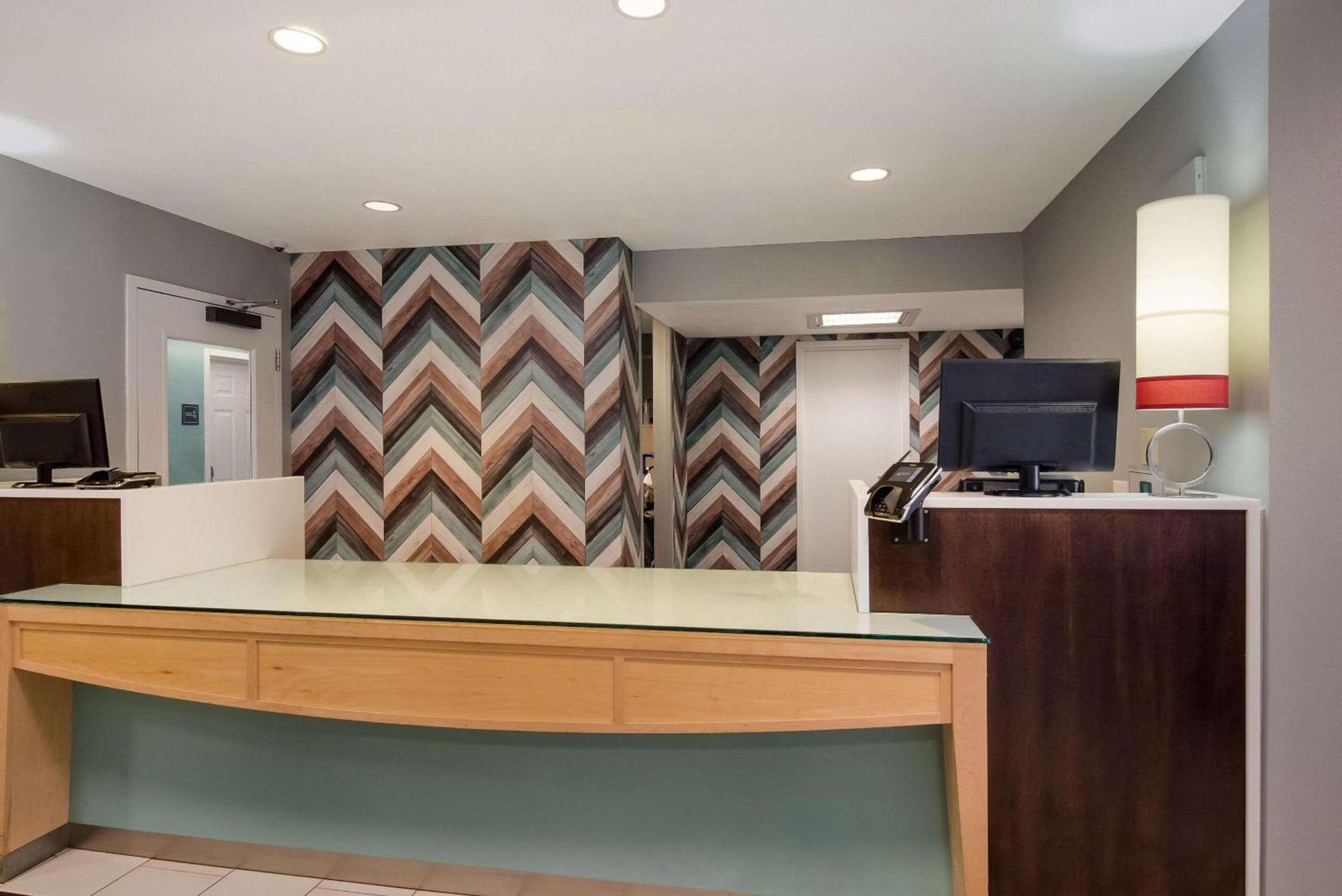MainStay Suites Omaha Old Mill photo 2