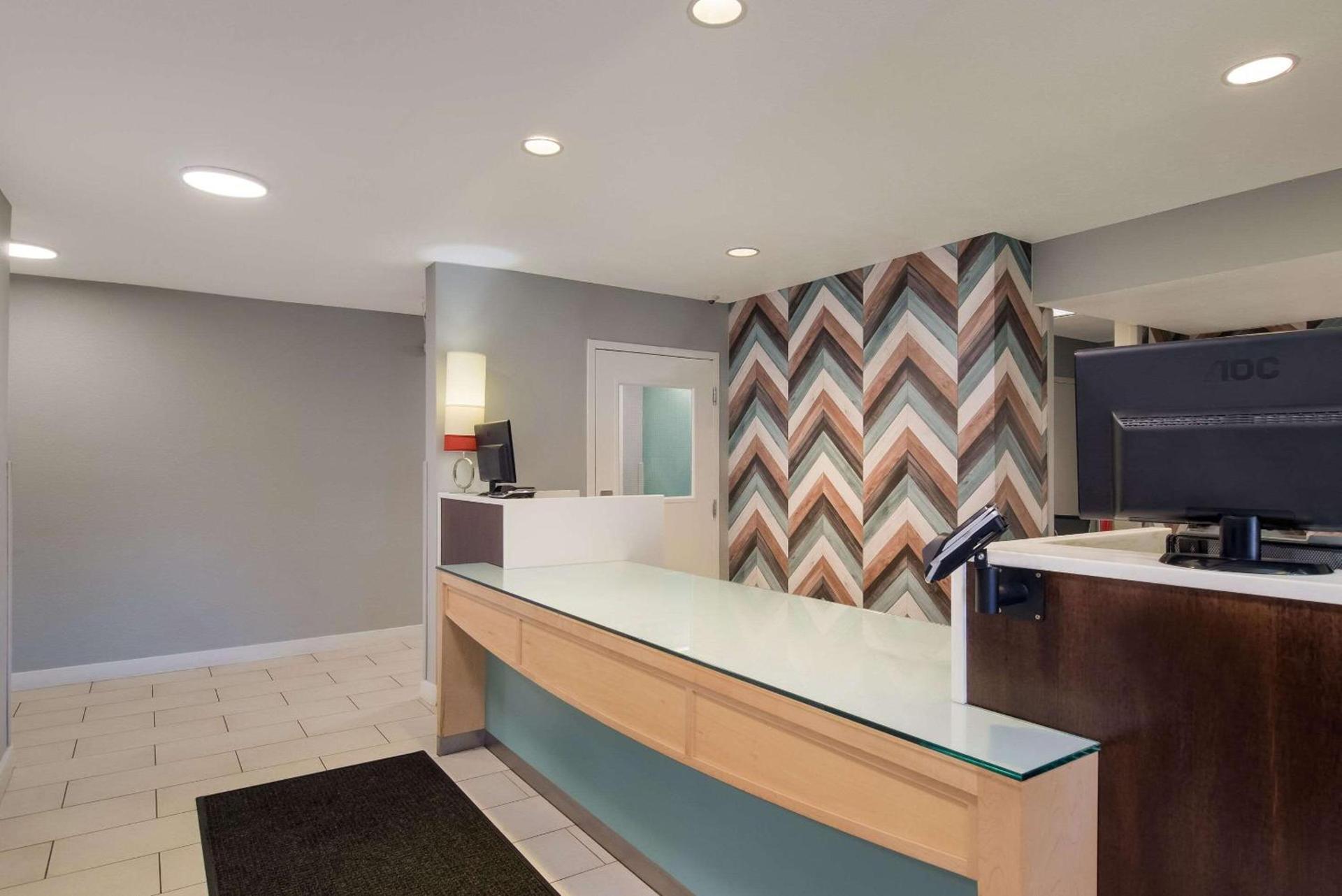 MainStay Suites Omaha Old Mill photo 4
