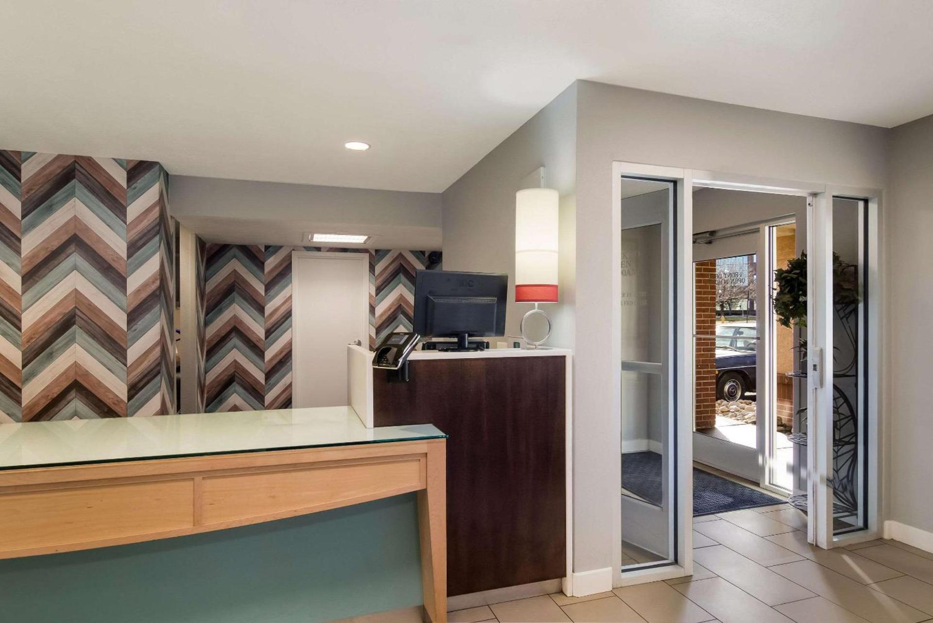 MainStay Suites Omaha Old Mill photo 3
