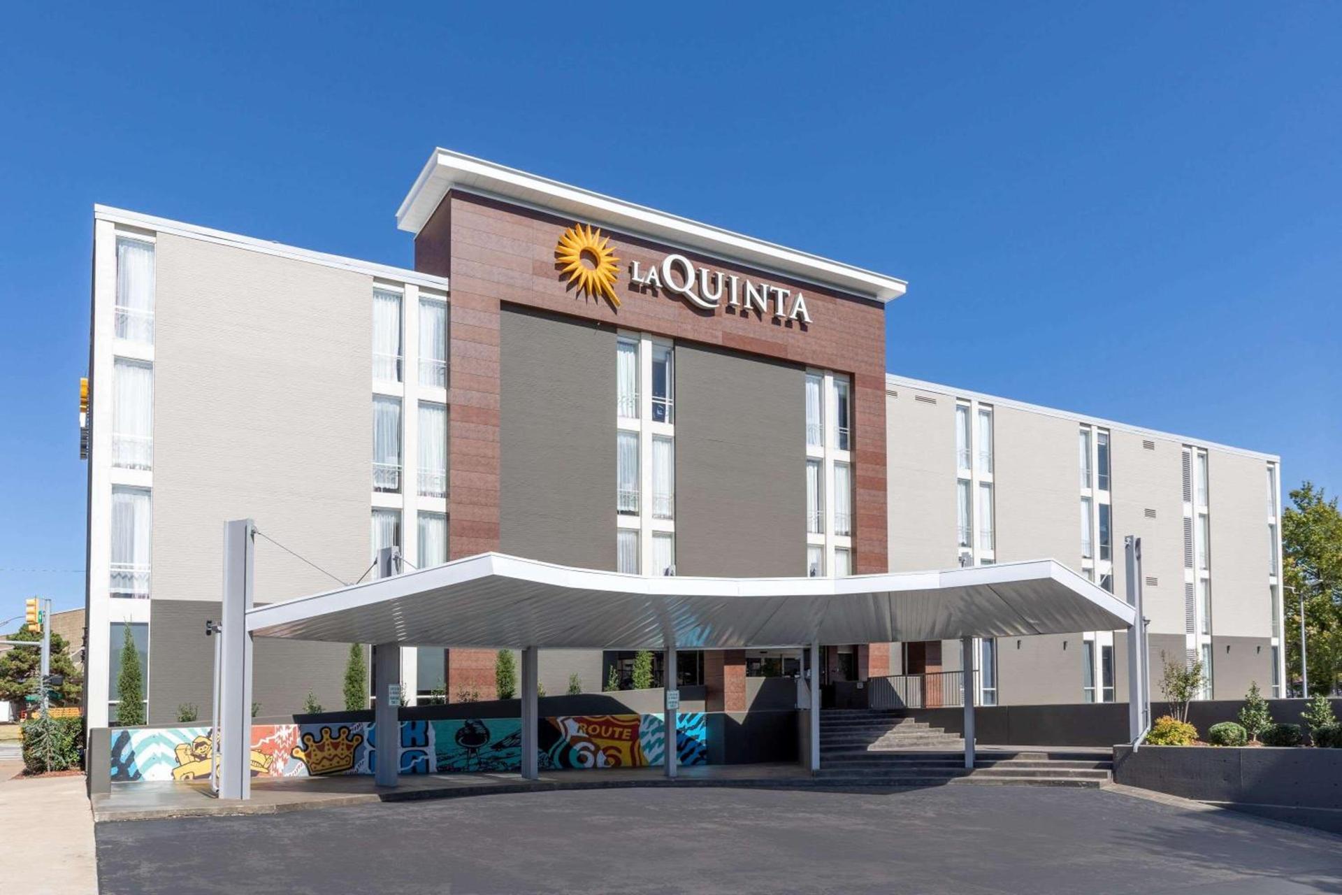 La Quinta Inn & Suites by Wyndham Tulsa Downtown - Route 66 photo 3