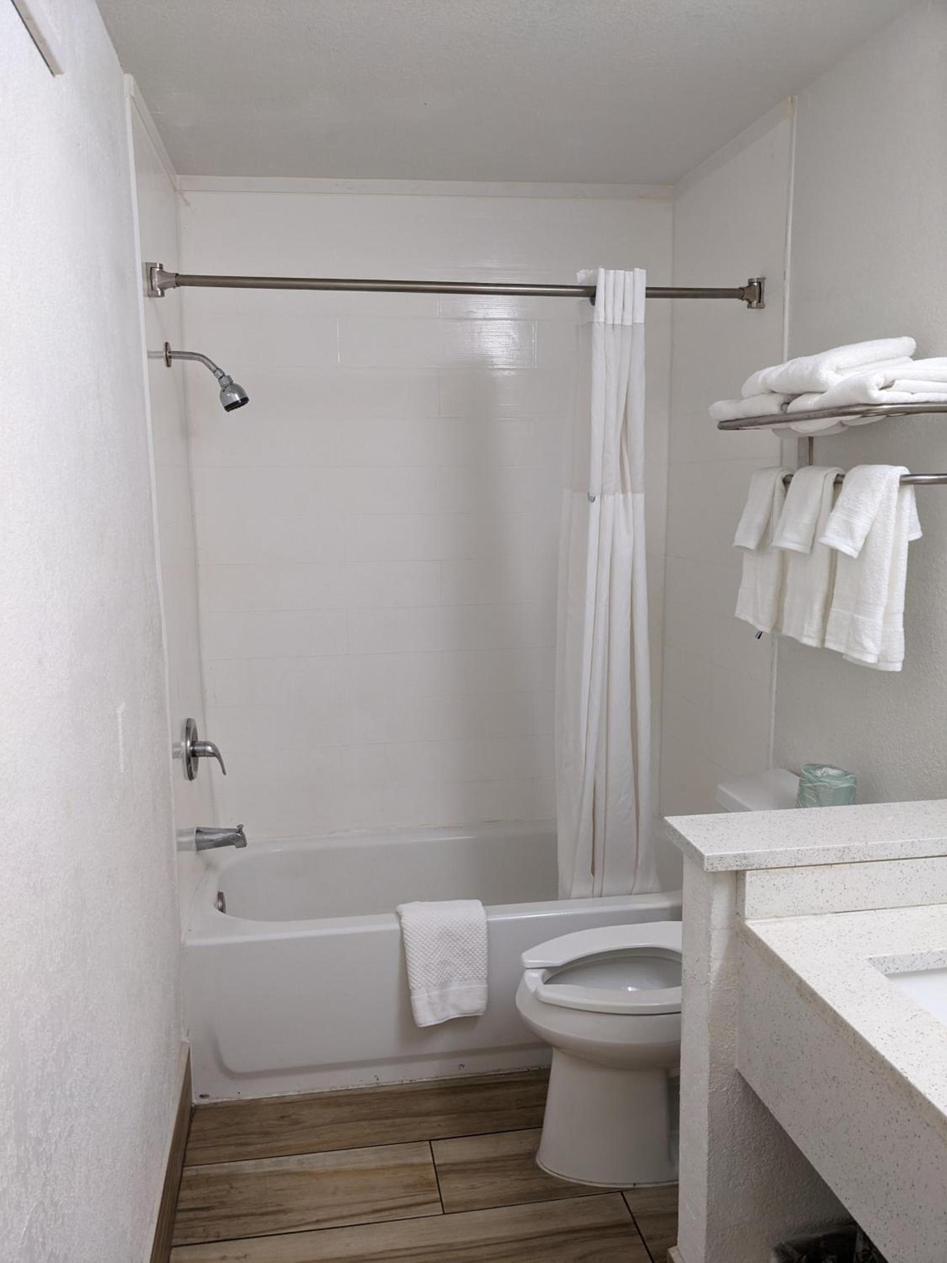 Days Inn & Suites by Wyndham Port Richey photo 52