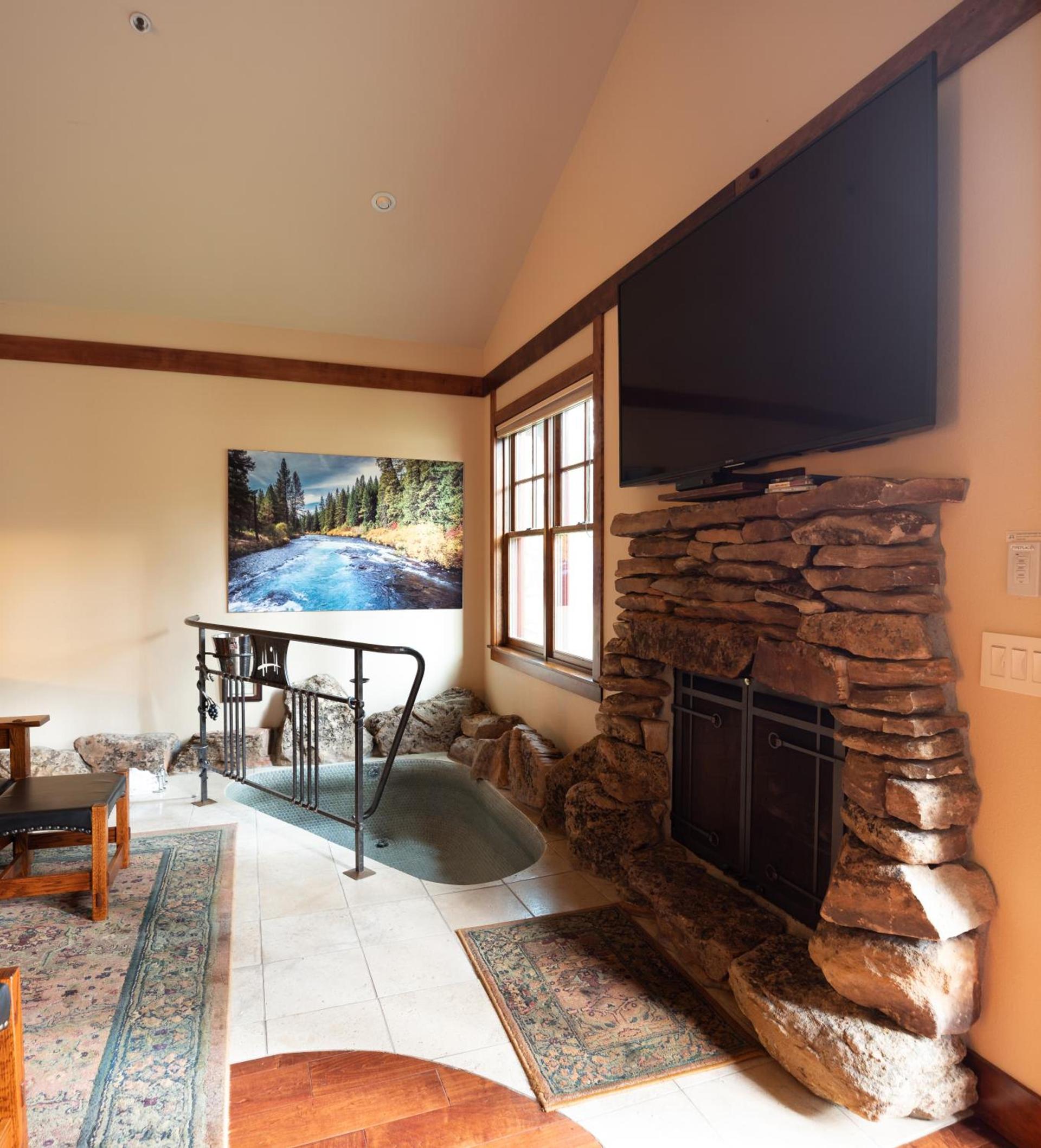 FivePine Lodge photo 73