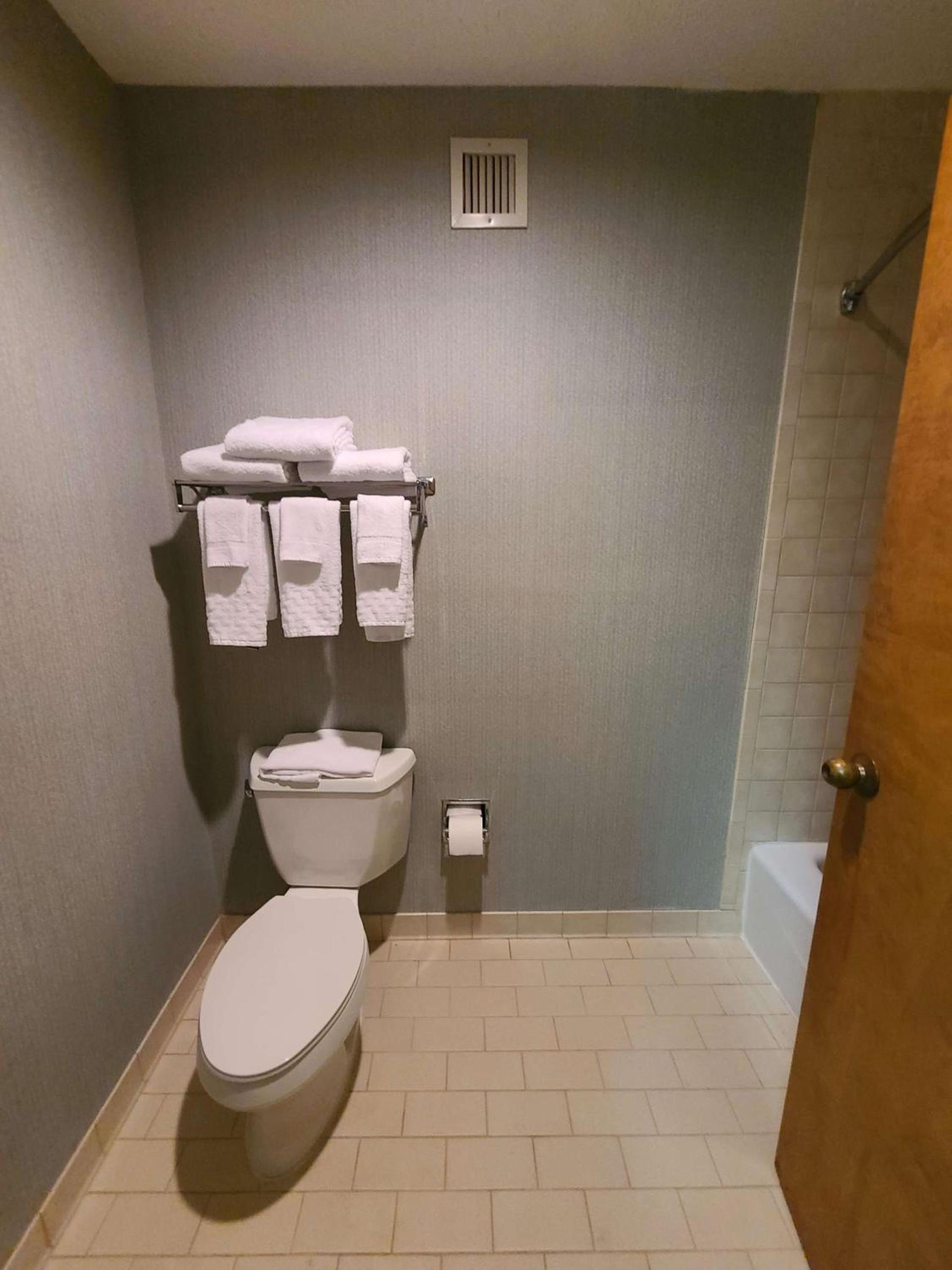 Best Western Hickory photo 27