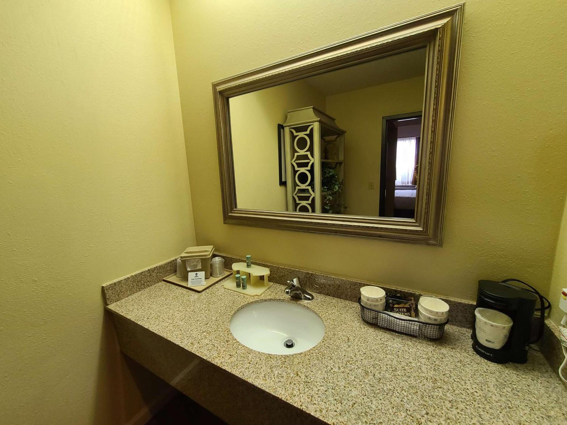 Best Western Hickory photo 28