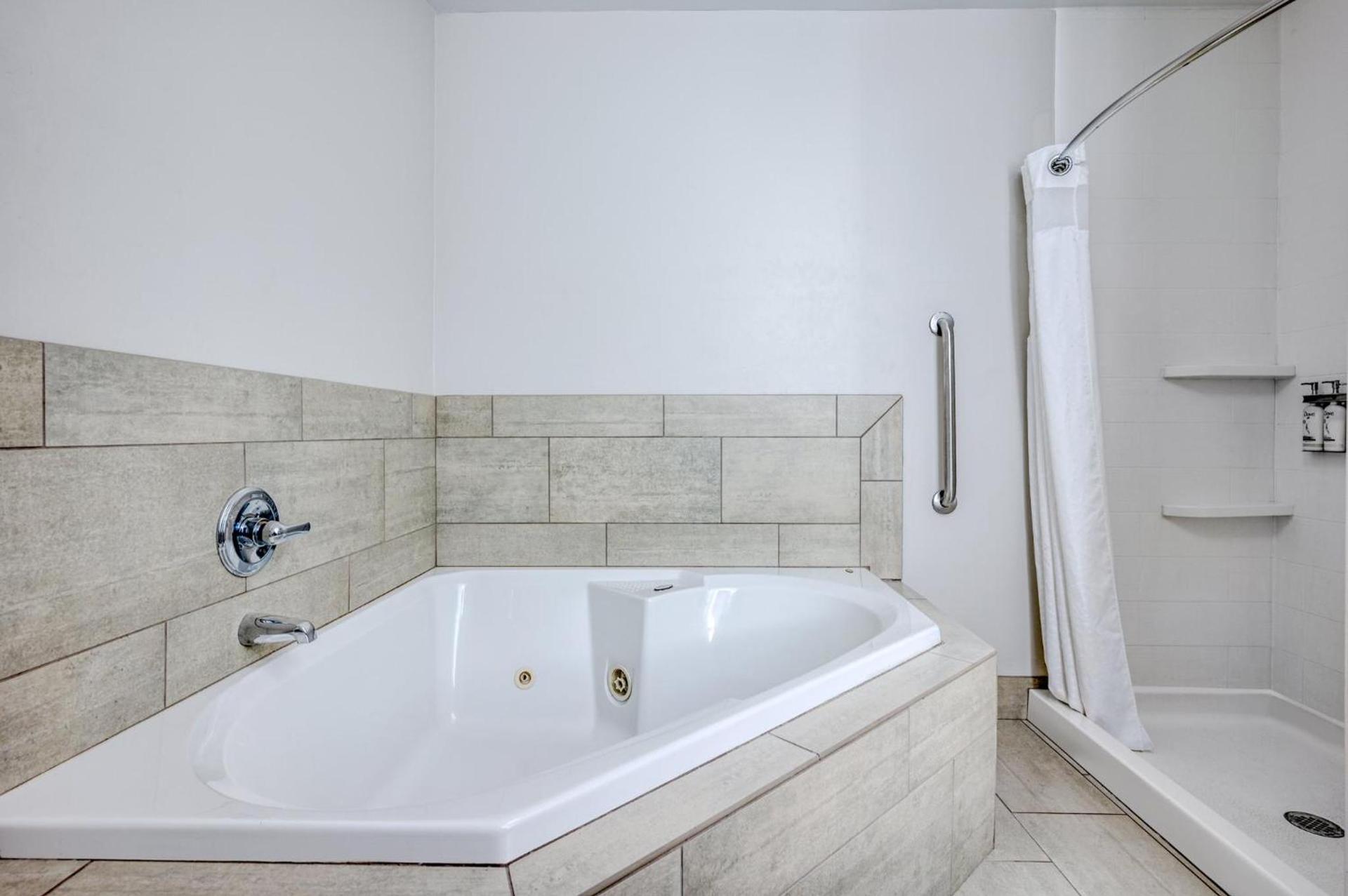 Holiday Inn Express & Suites Vandalia by IHG photo 38