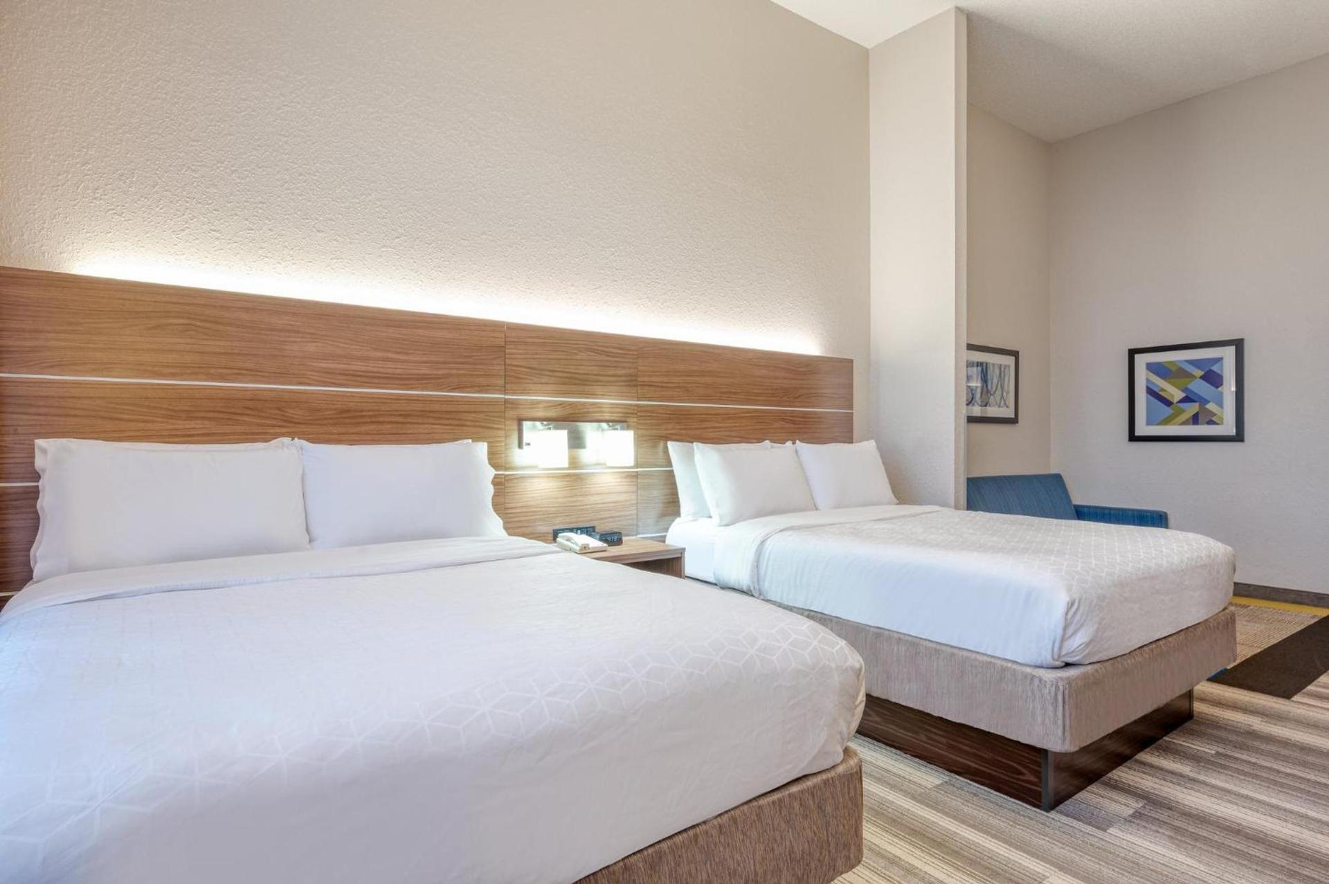 Holiday Inn Express & Suites Vandalia by IHG photo 54