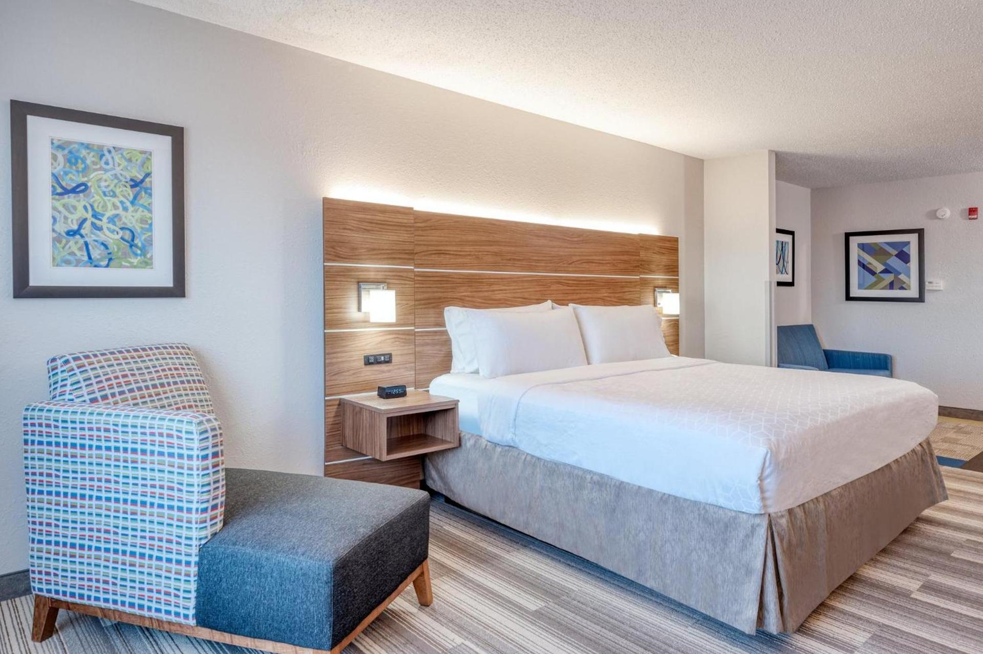 Holiday Inn Express & Suites Vandalia by IHG photo 59