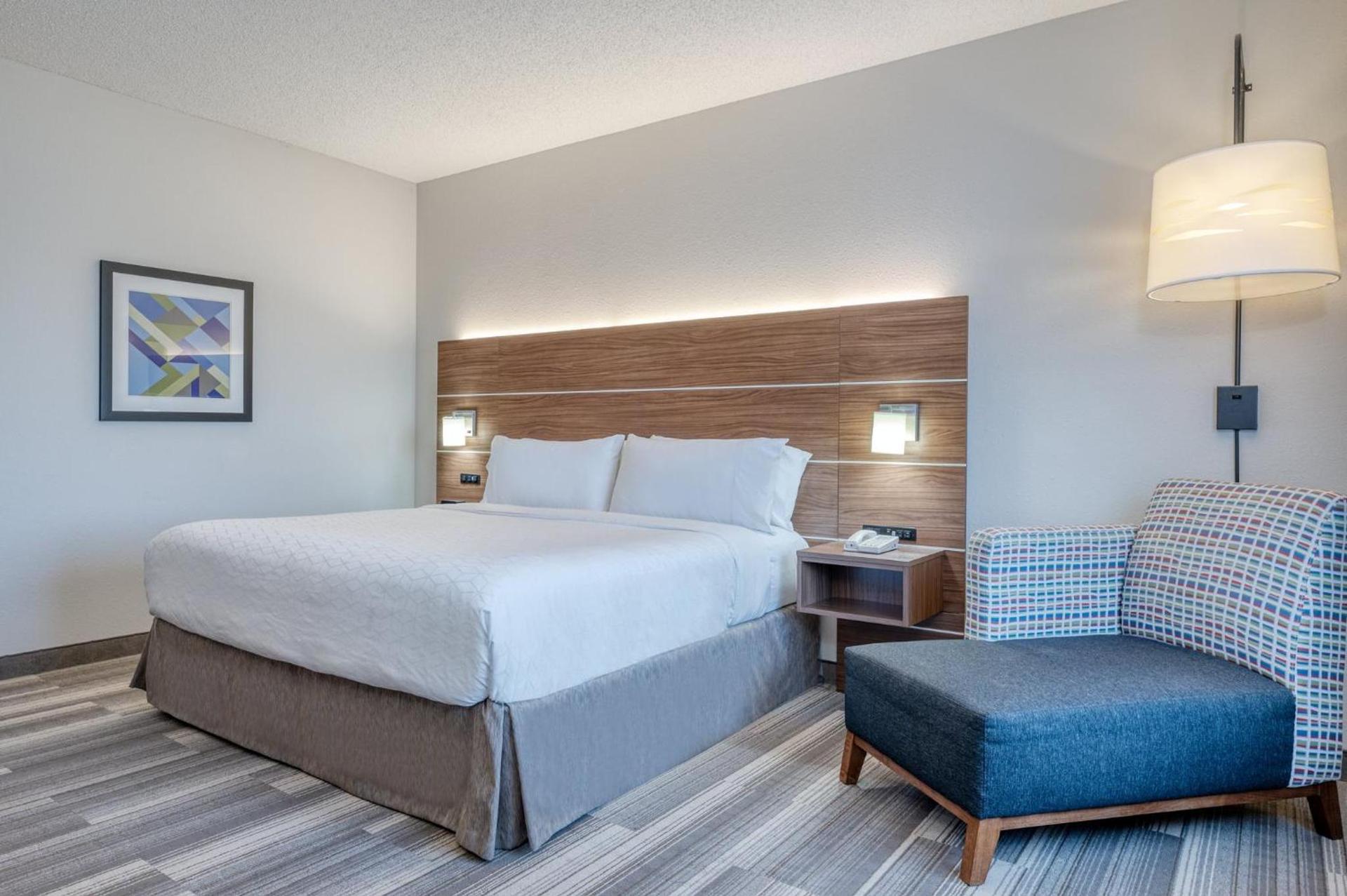 Holiday Inn Express & Suites Vandalia by IHG photo 53