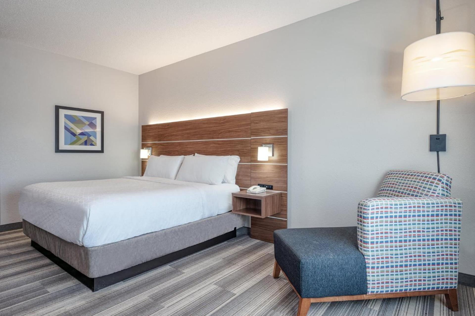 Holiday Inn Express & Suites Vandalia by IHG photo 49