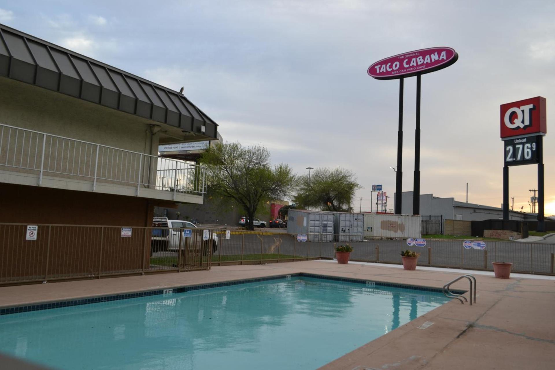 Travelodge by Wyndham San Antonio Lackland AFB North photo 15