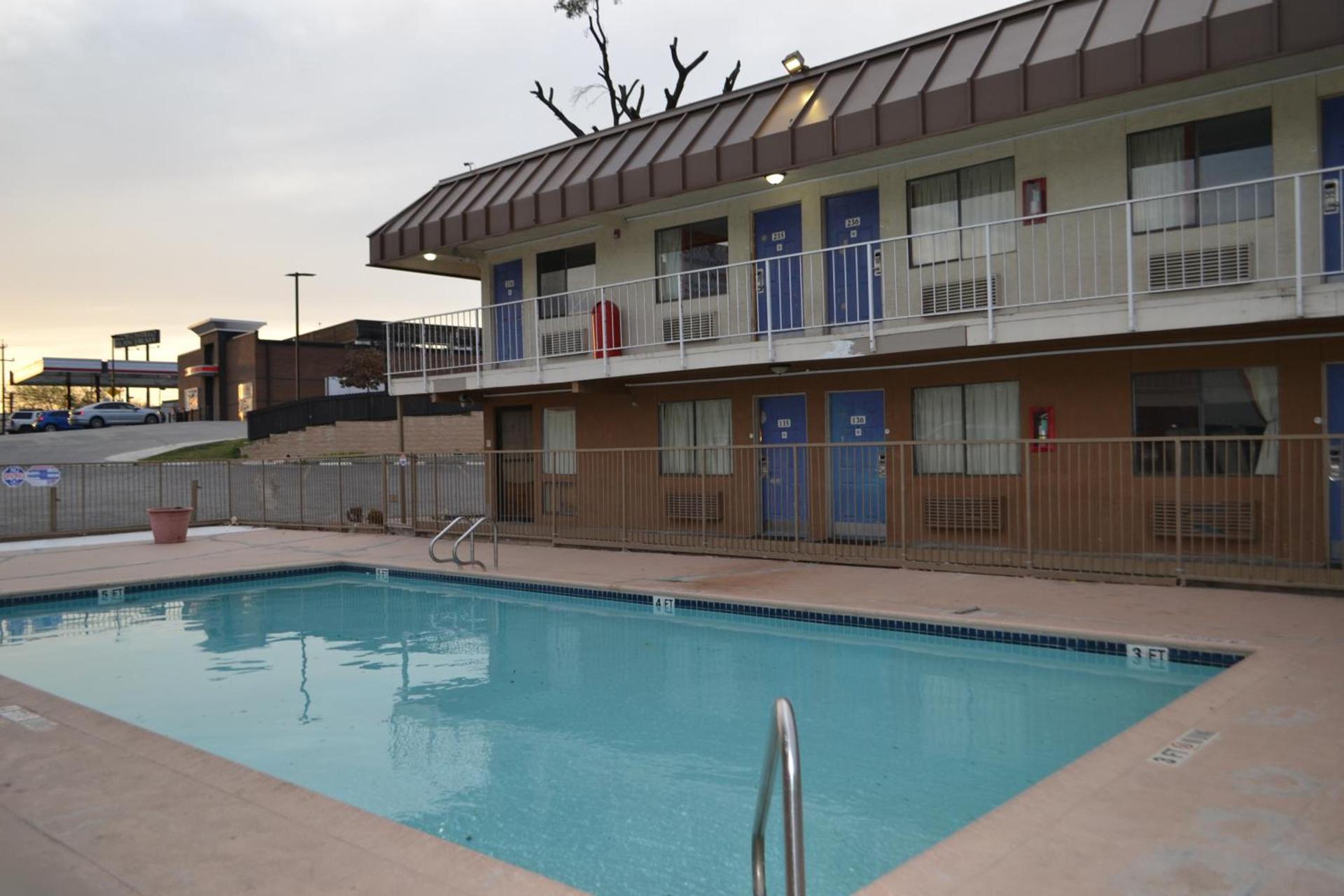 Travelodge by Wyndham San Antonio Lackland AFB North photo 16