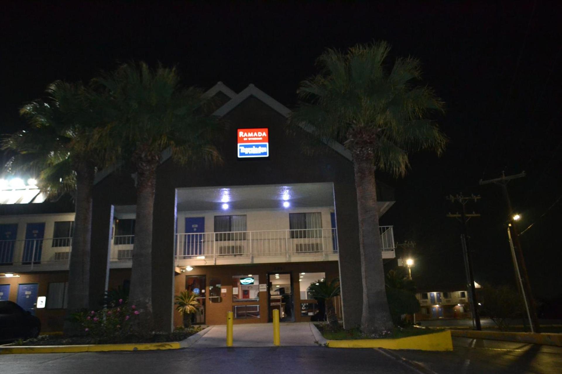 Travelodge by Wyndham San Antonio Lackland AFB North photo 5