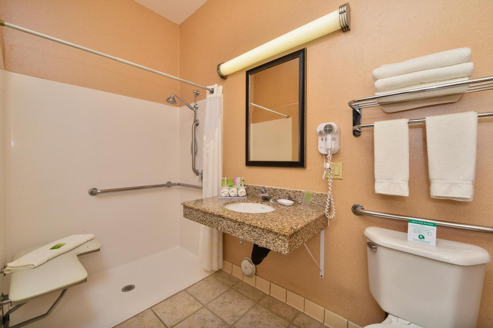 Holiday Inn Express Vancouver North by IHG photo 5