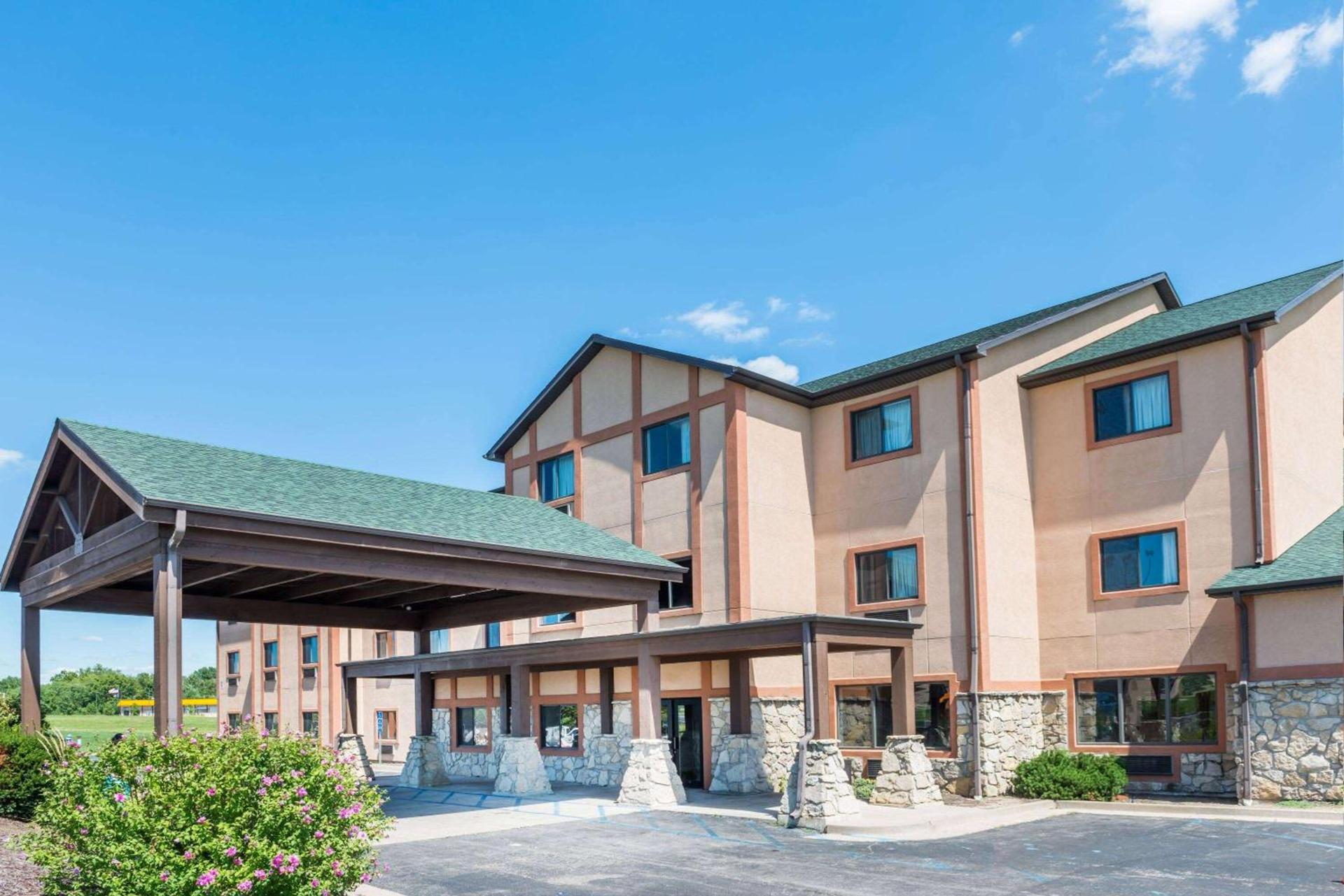 Super 8 by Wyndham Columbia East — hotel in Columbia