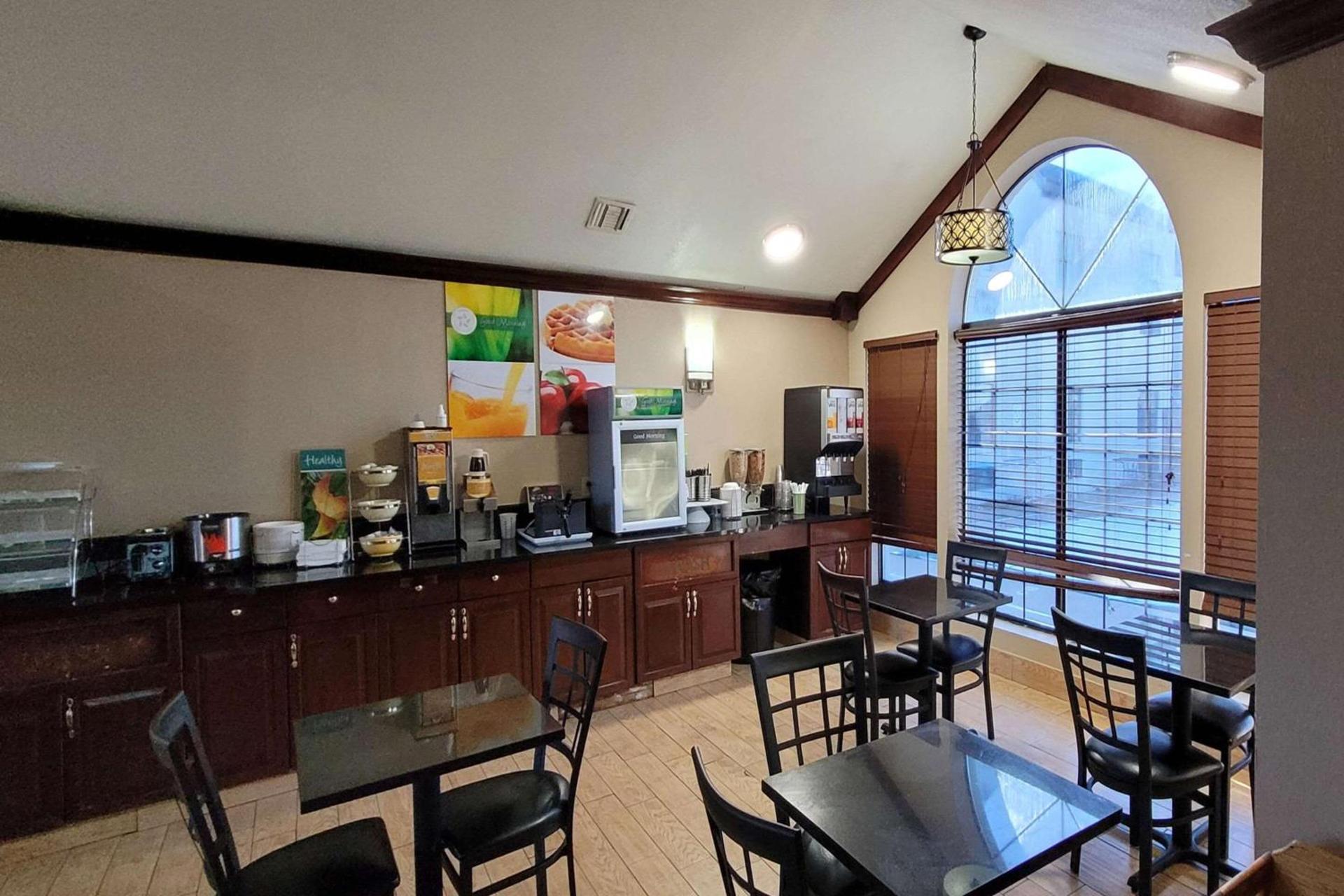 Quality Inn & Suites Columbia I-70 photo 16