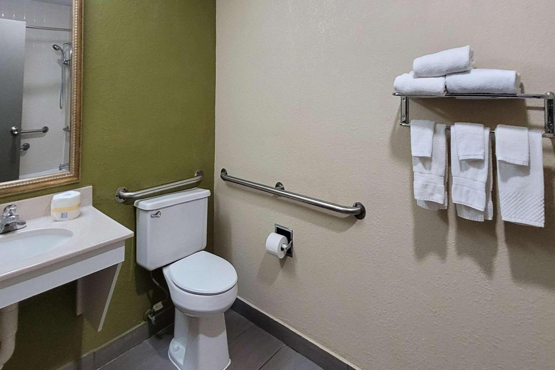 Quality Inn & Suites Columbia I-70 photo 14