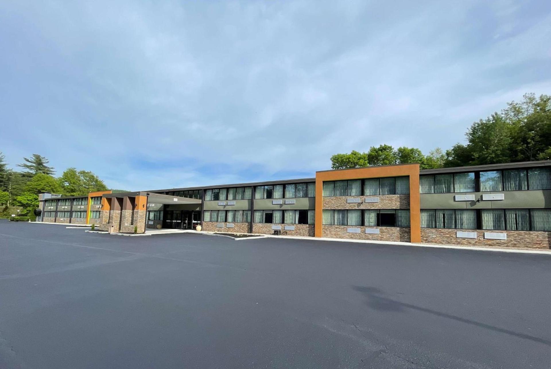 Wingate by Wyndham Lake George photo 5