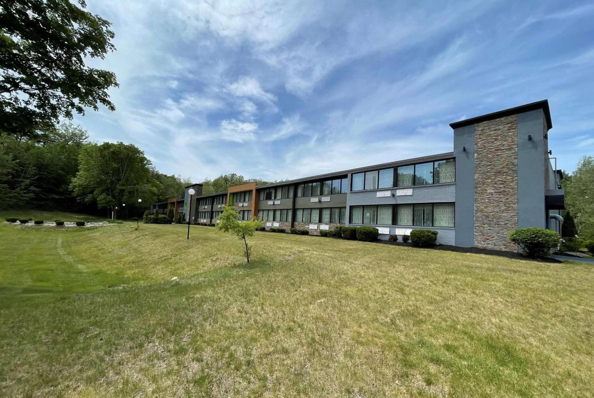 Wingate by Wyndham Lake George photo 6