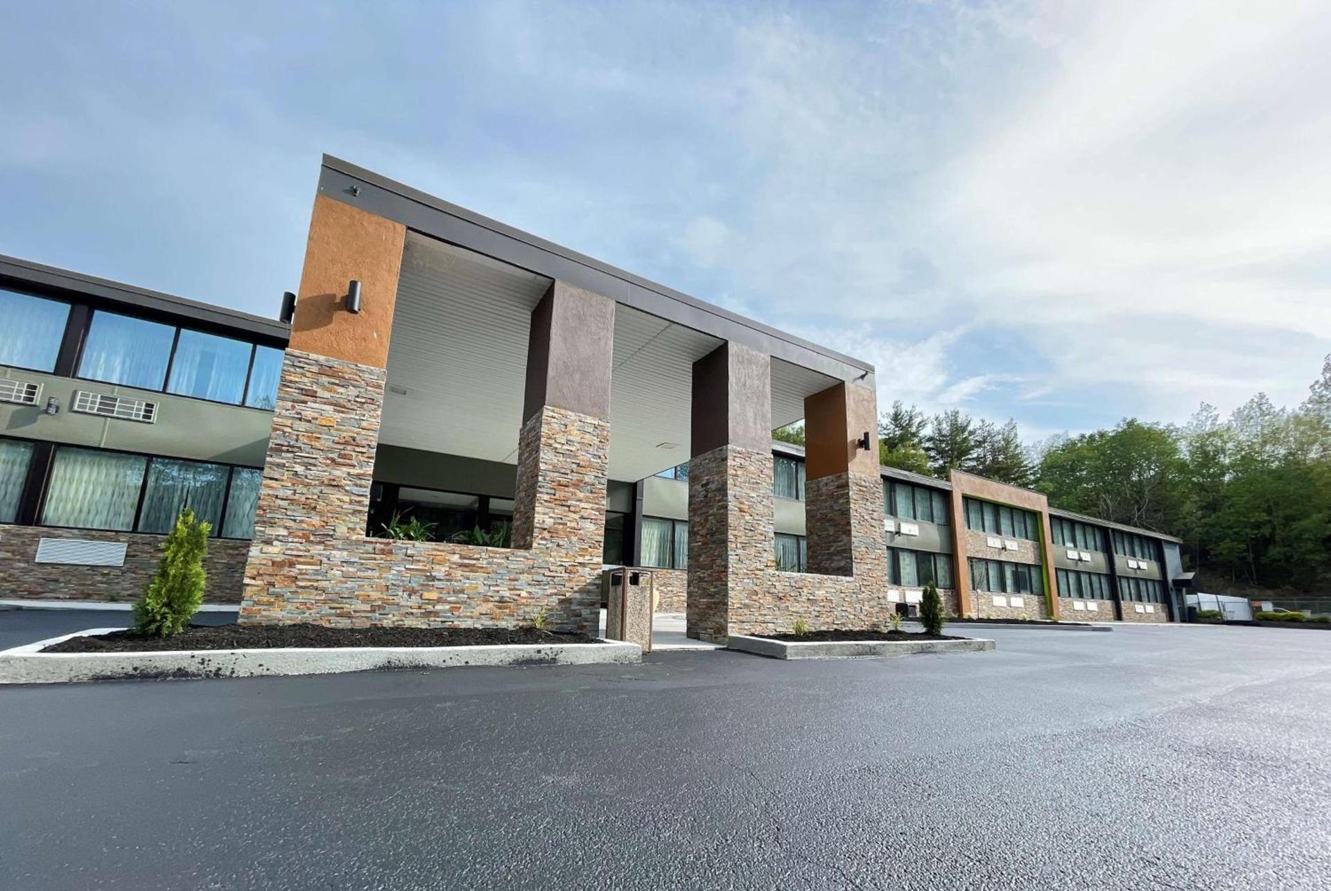 Wingate by Wyndham Lake George photo 7
