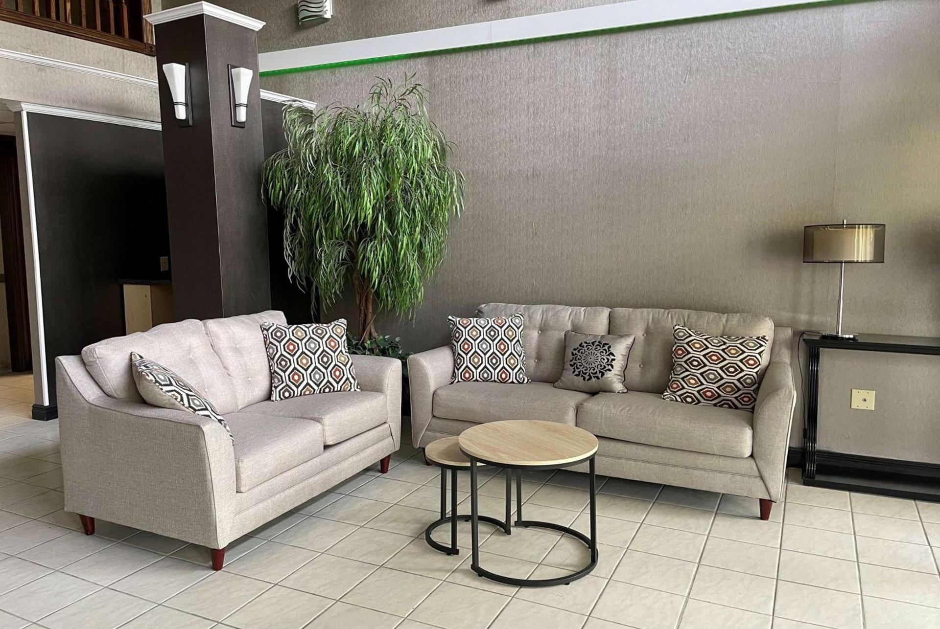 Wingate by Wyndham Lake George photo 9