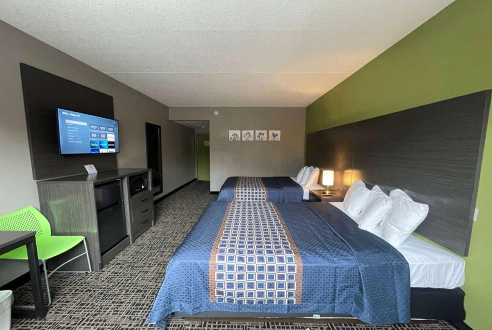 Wingate by Wyndham Lake George photo 2