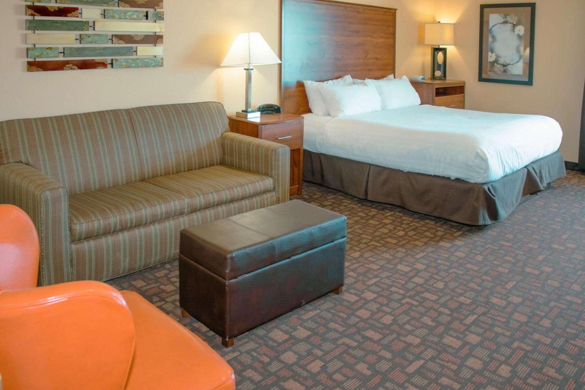 Comfort Inn & Suites Grand Forks near Alerus Center photo 41