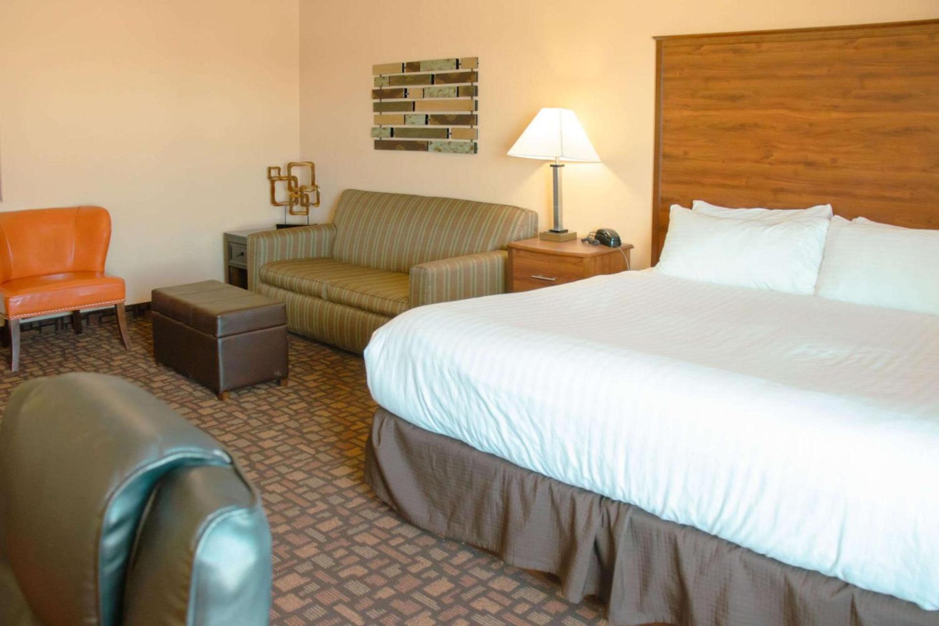 Comfort Inn & Suites Grand Forks near Alerus Center photo 64