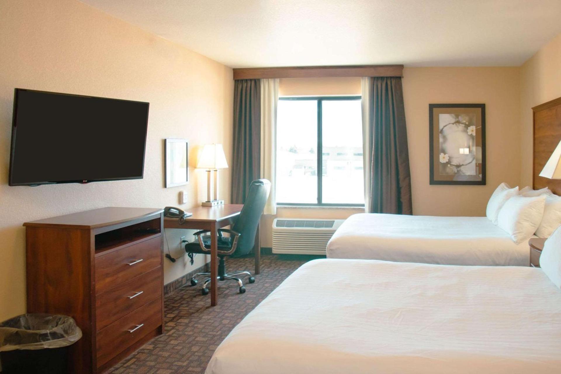 Comfort Inn & Suites Grand Forks near Alerus Center photo 66