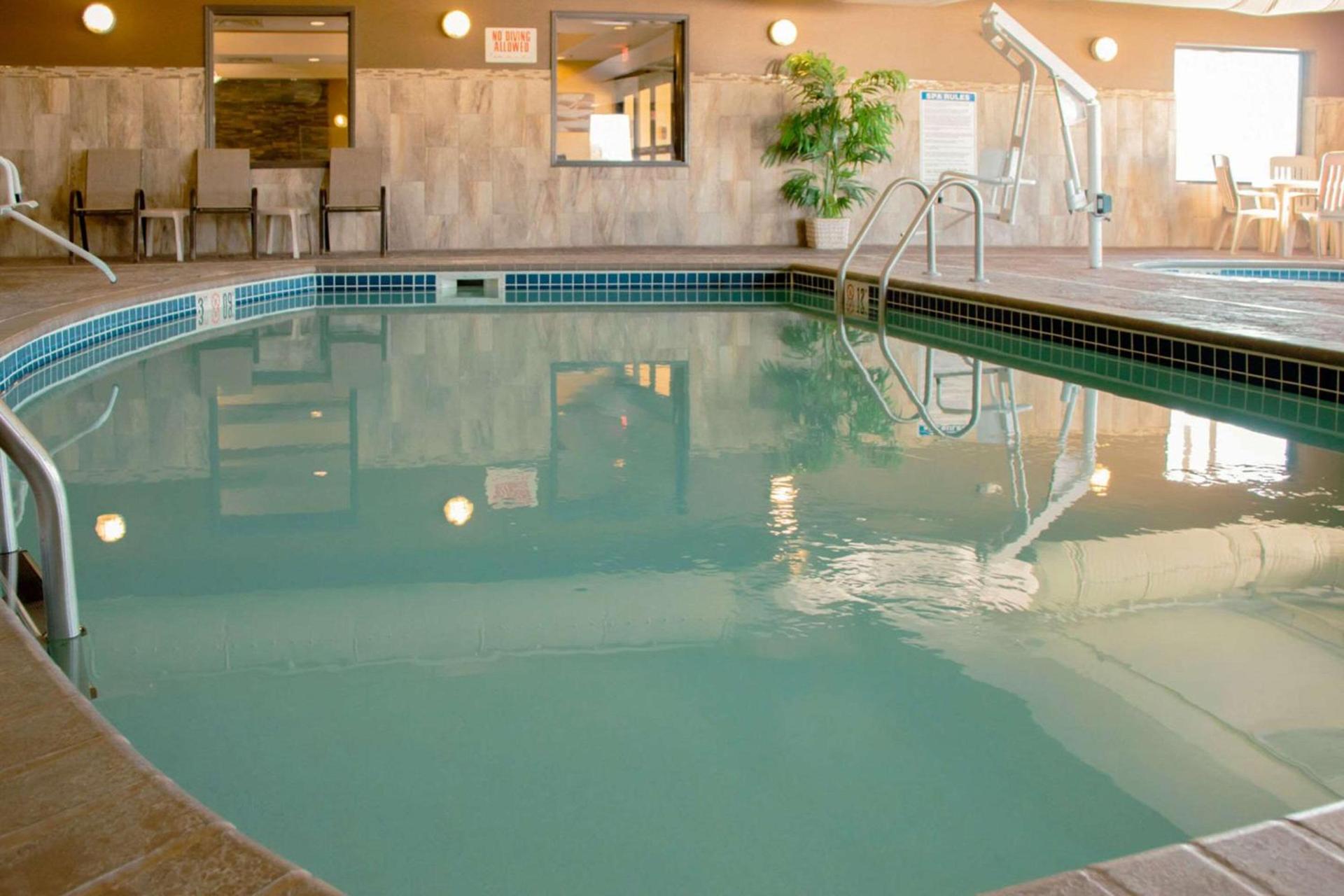 Comfort Inn & Suites Grand Forks near Alerus Center photo 2
