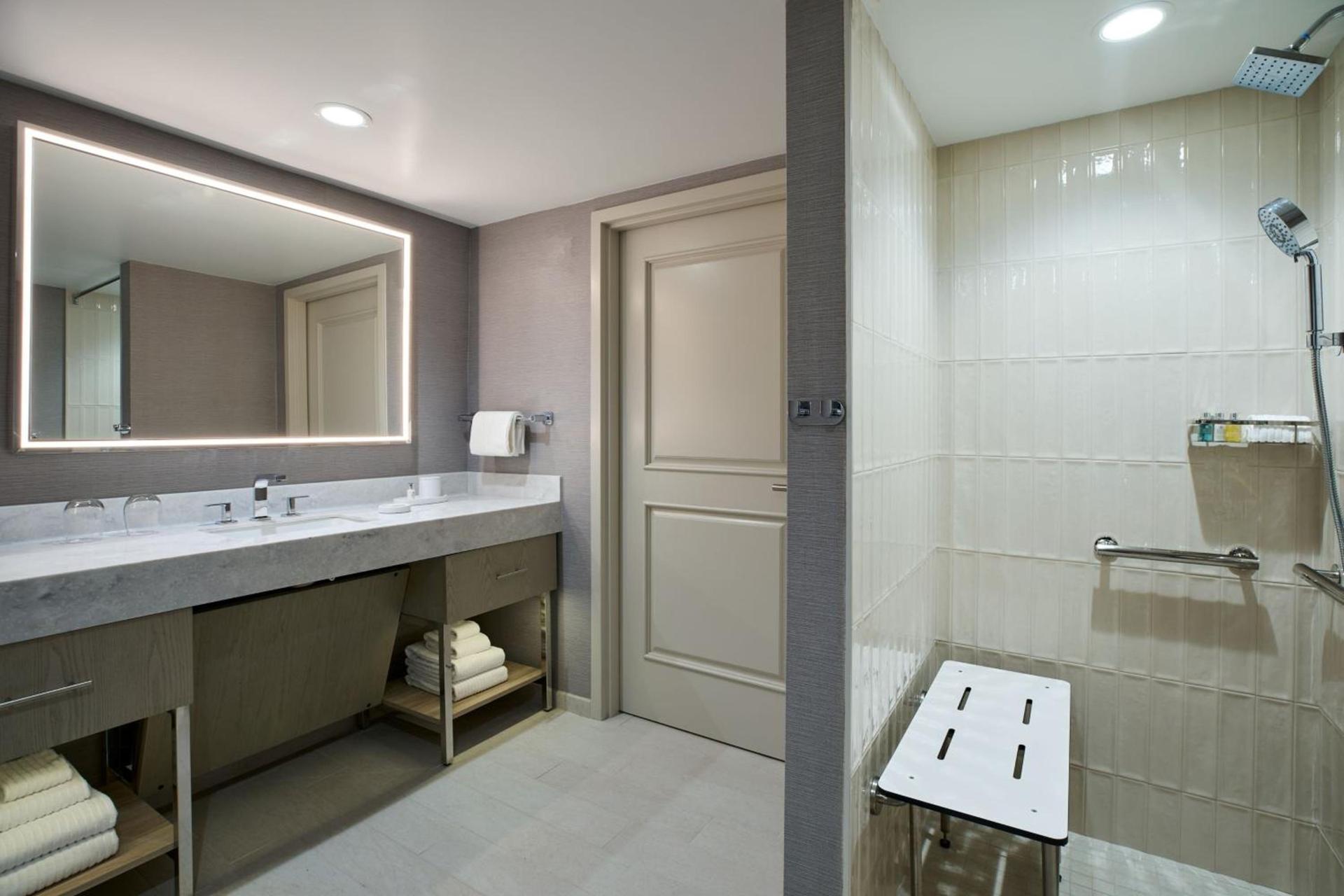 VEA Newport Beach, a Marriott Resort & Spa photo 35