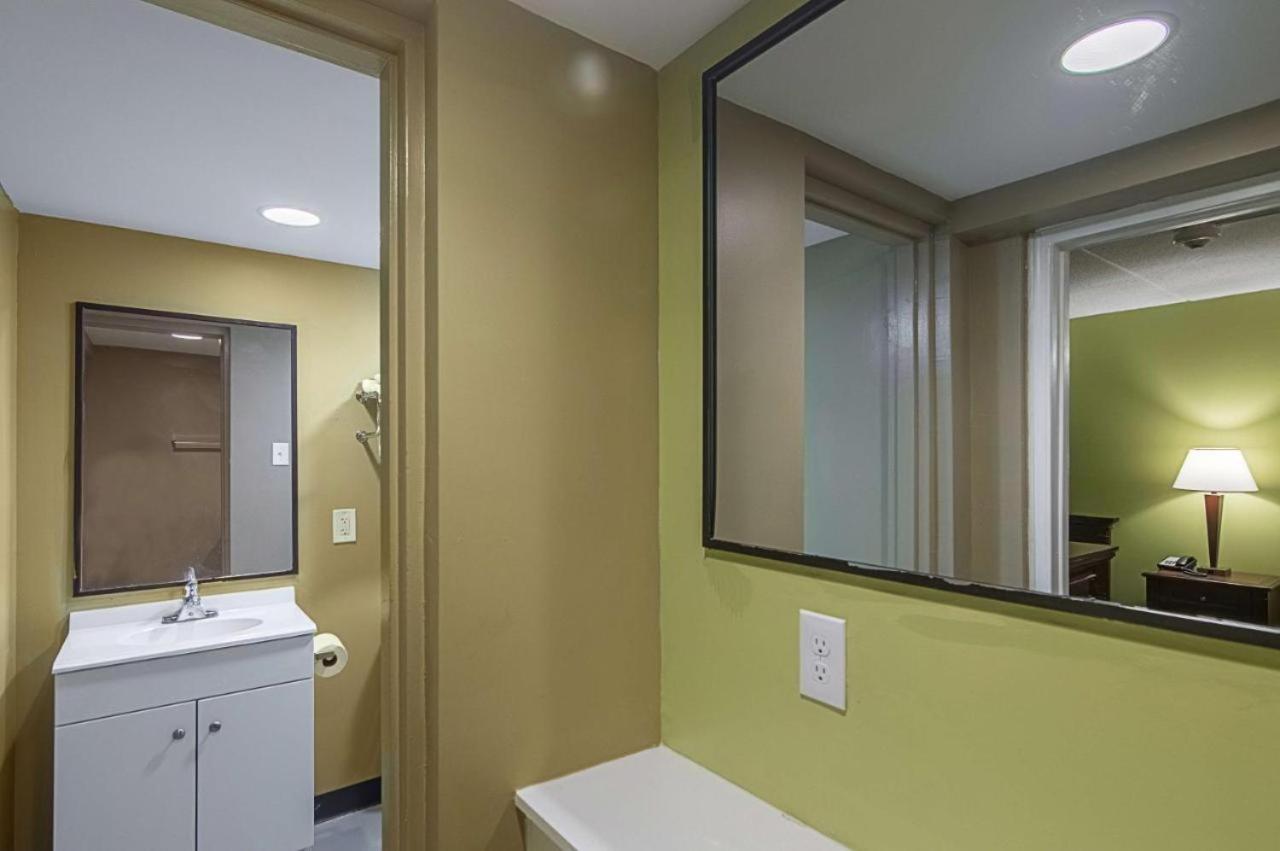 LoneStar Inn and Suites photo 32