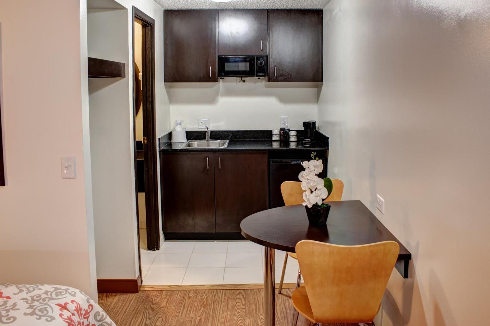 Americas Best Value Inn Heath-Newark photo 7
