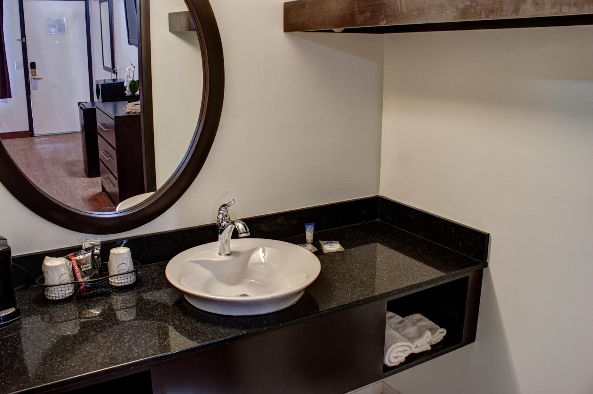 Americas Best Value Inn Heath-Newark photo 10