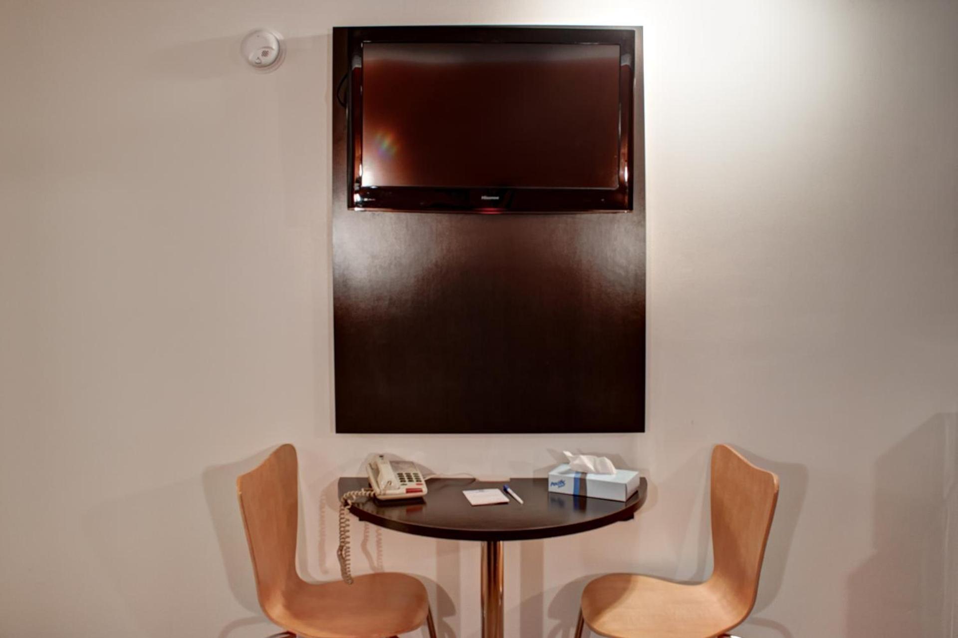 Americas Best Value Inn Heath-Newark photo 13
