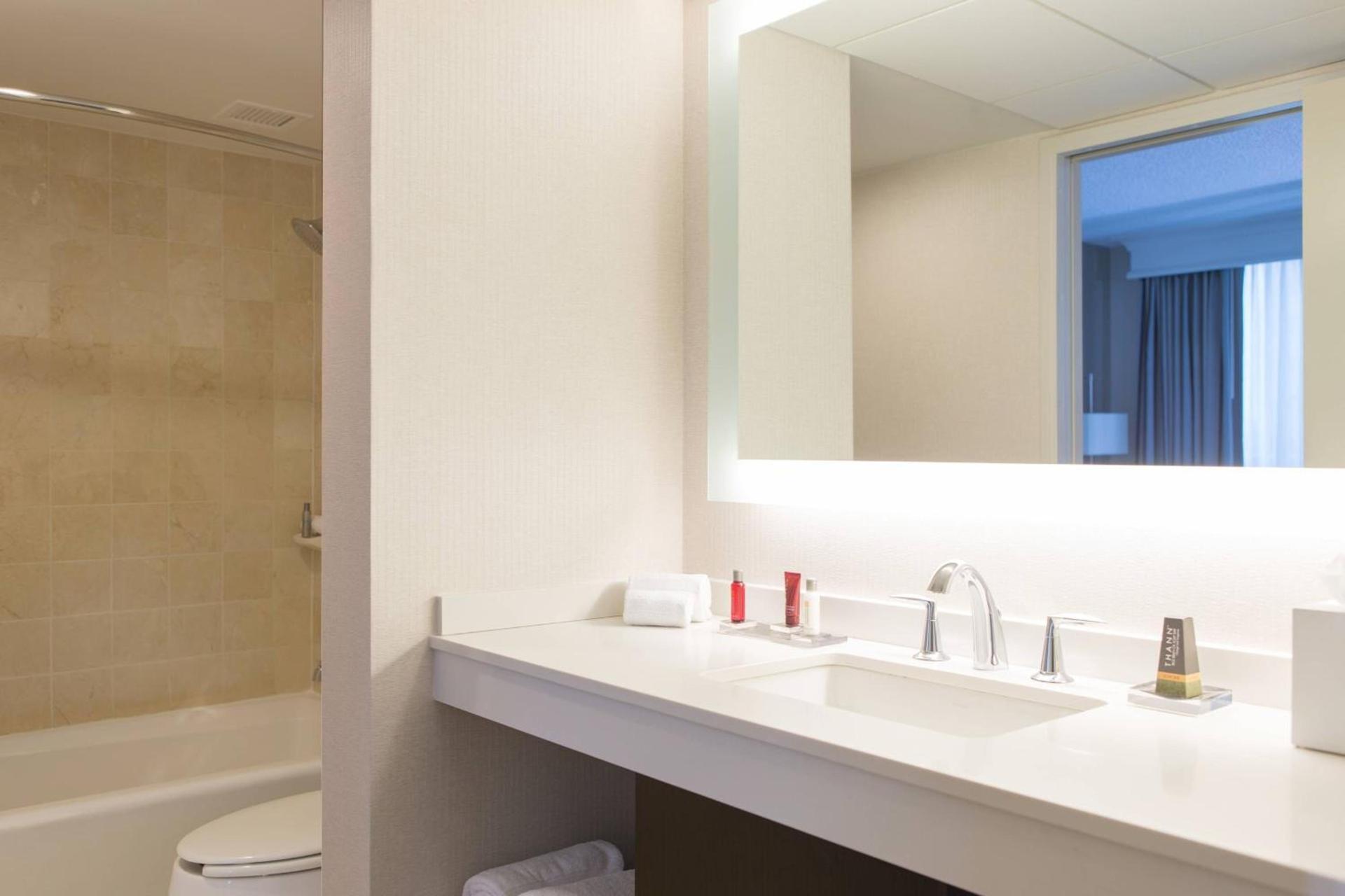 Hampton Inn & Suites Downers Grove Chicago photo 6