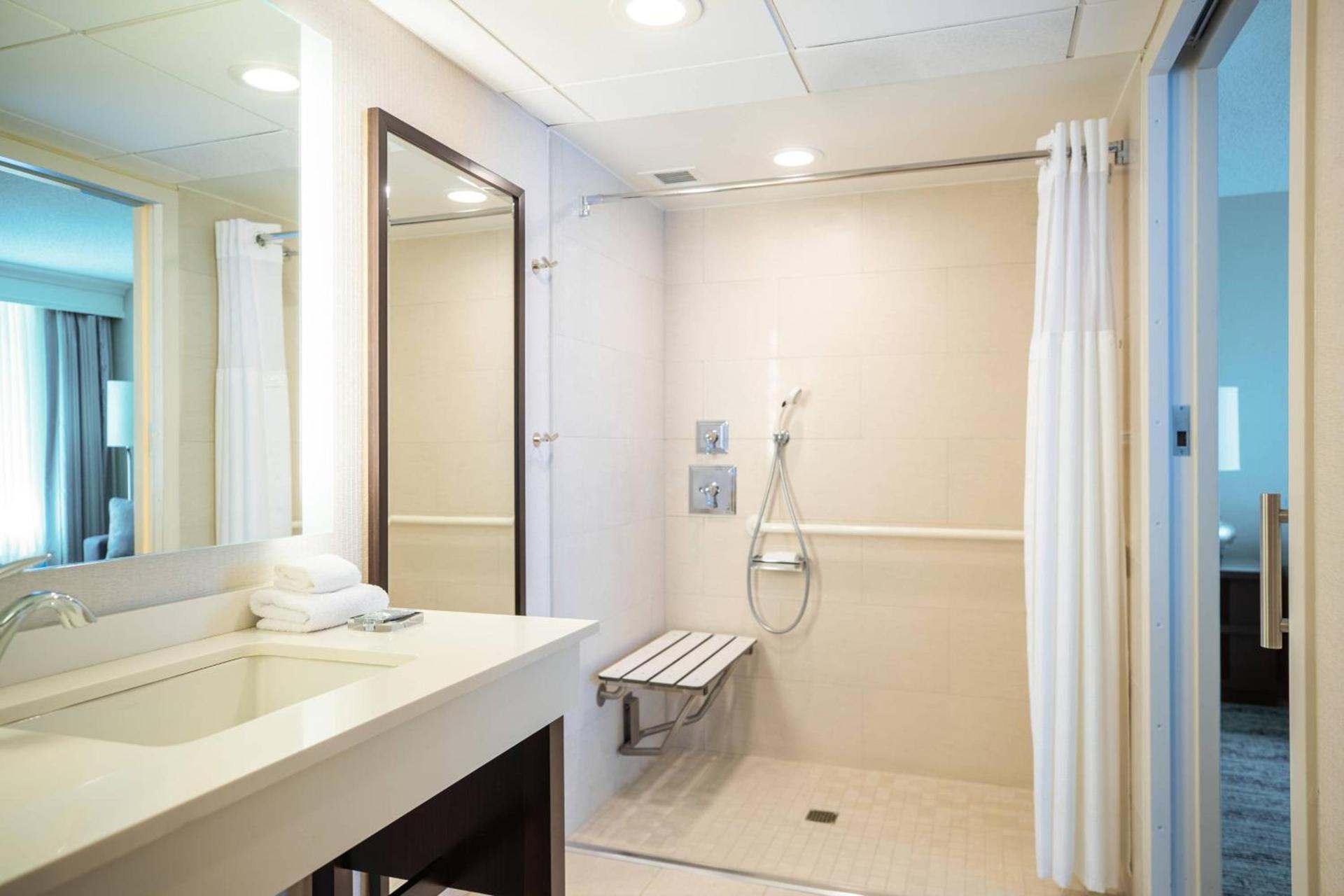 Hampton Inn & Suites Downers Grove Chicago photo 10