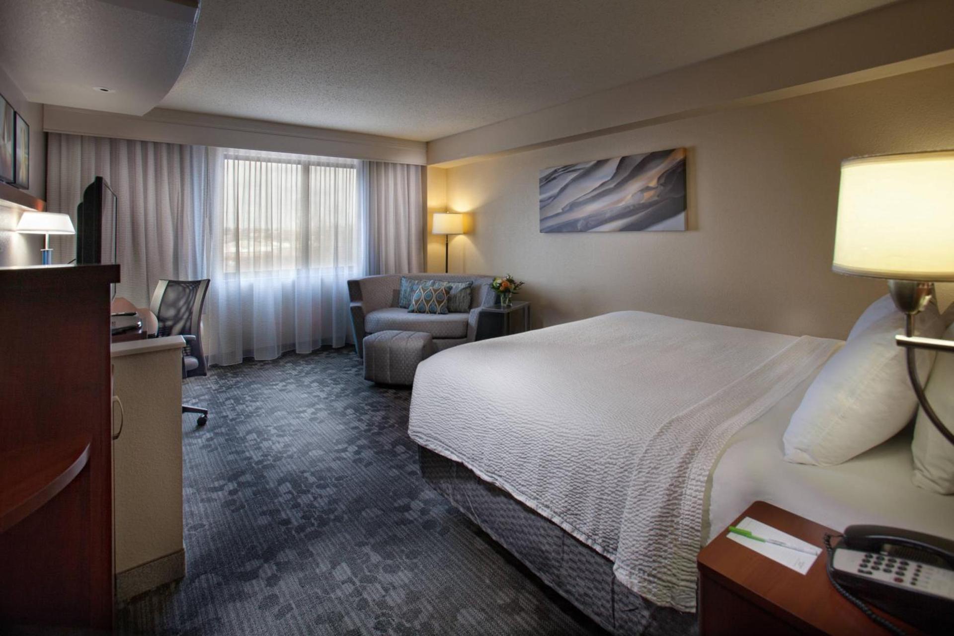 Courtyard by Marriott Fayetteville photo 5