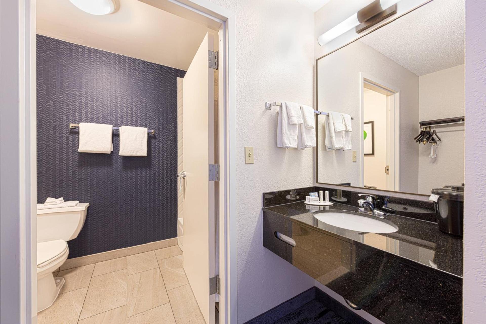 Fairfield Inn & Suites by Marriott Chicago Naperville photo 11