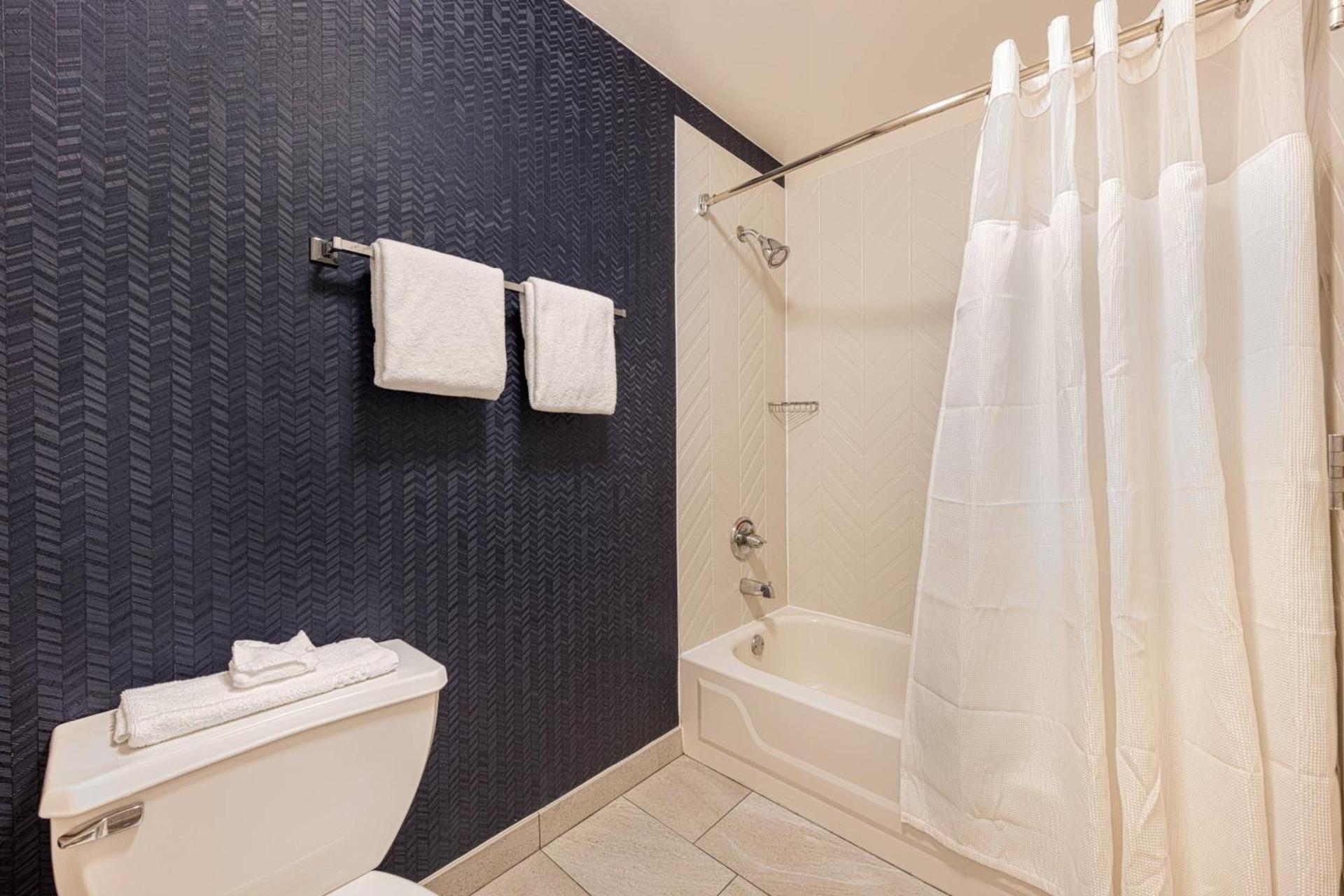 Fairfield Inn & Suites by Marriott Chicago Naperville photo 12
