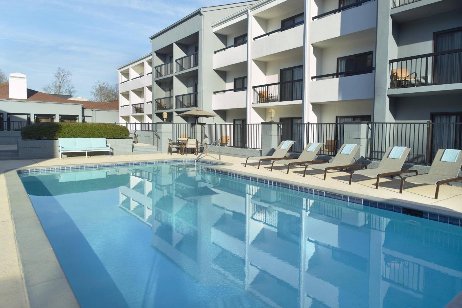 Courtyard Charlotte SouthPark photo 2