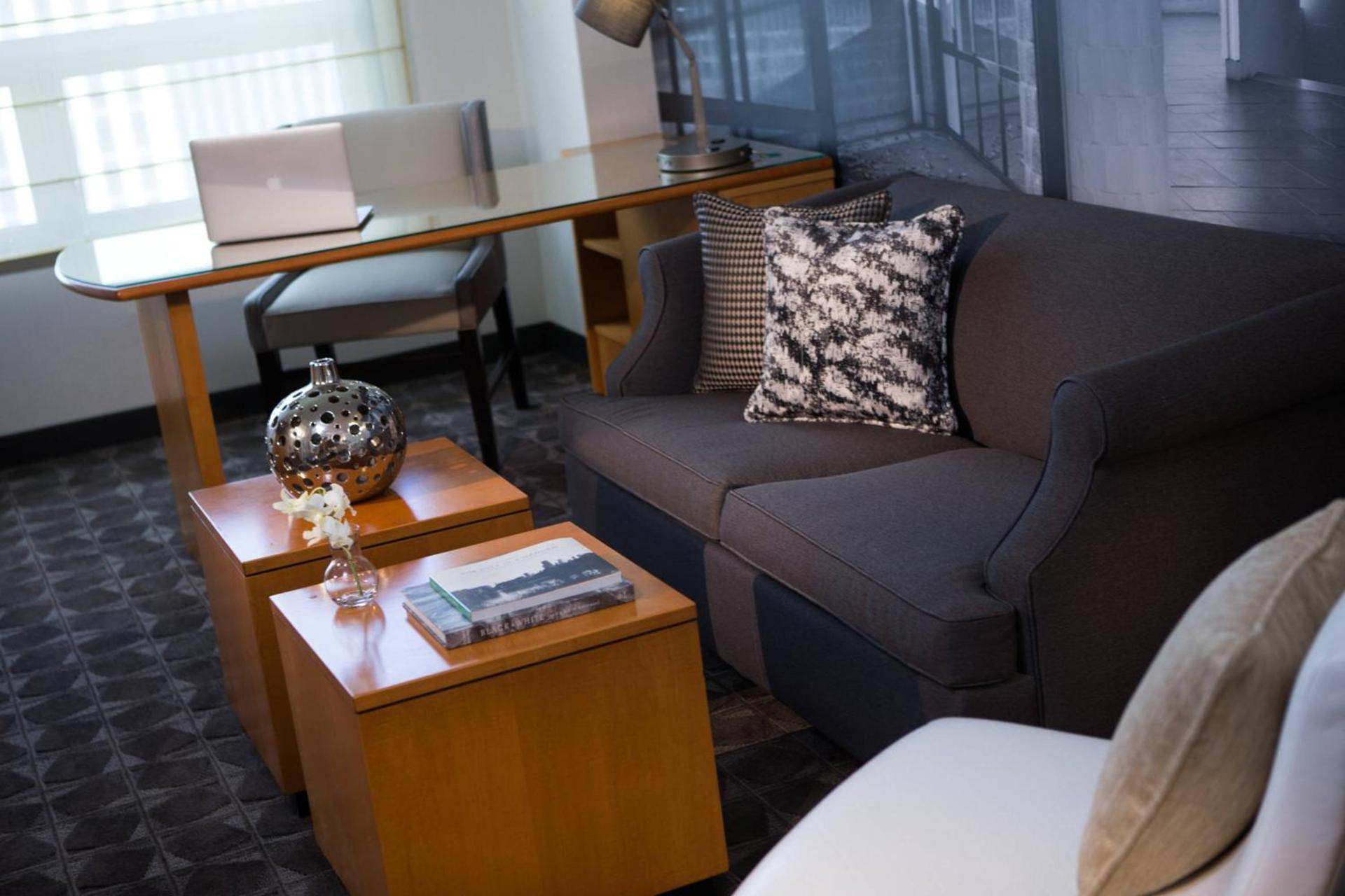 Renaissance Chicago O'Hare Suites Hotel photo 10