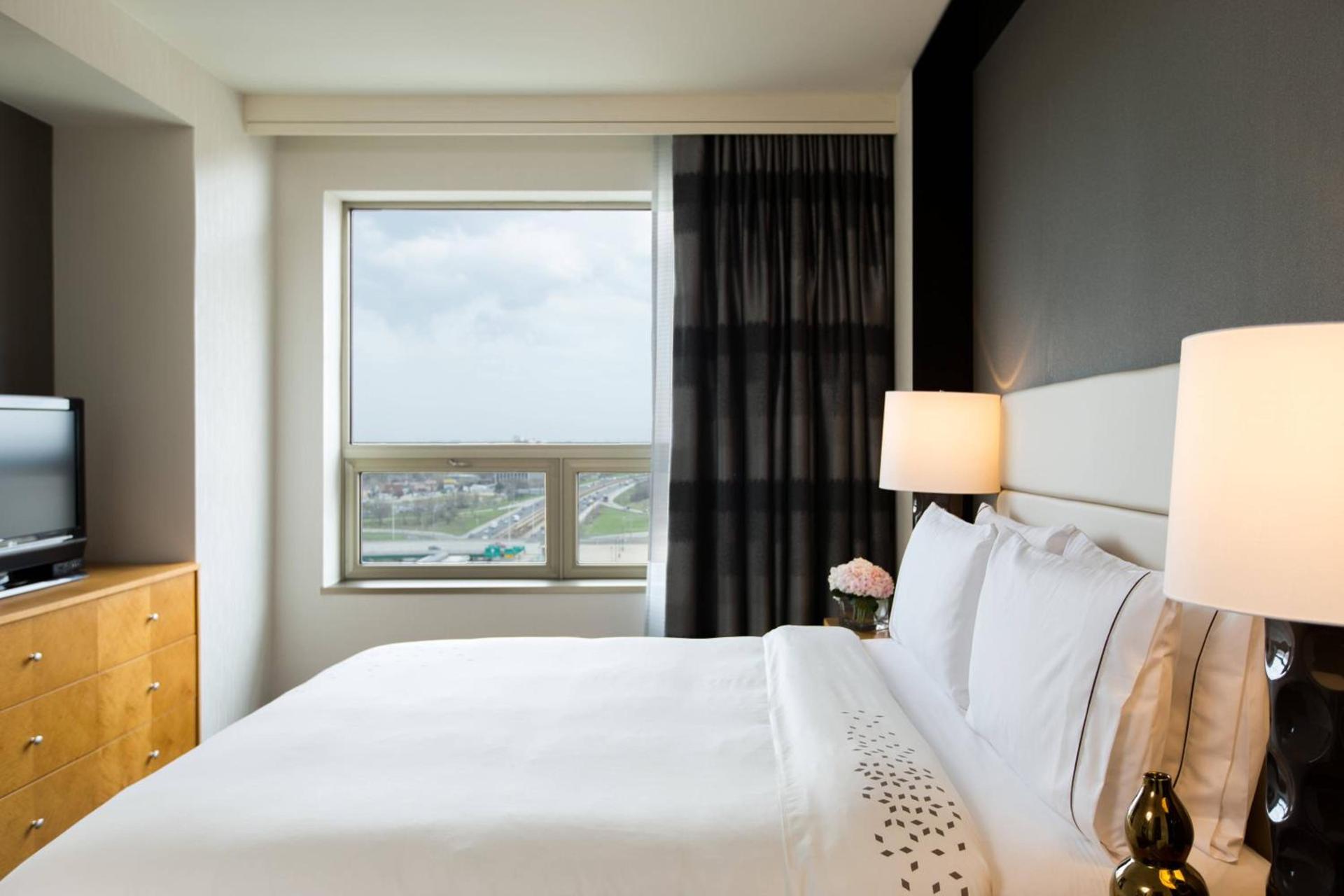 Renaissance Chicago O'Hare Suites Hotel photo 8