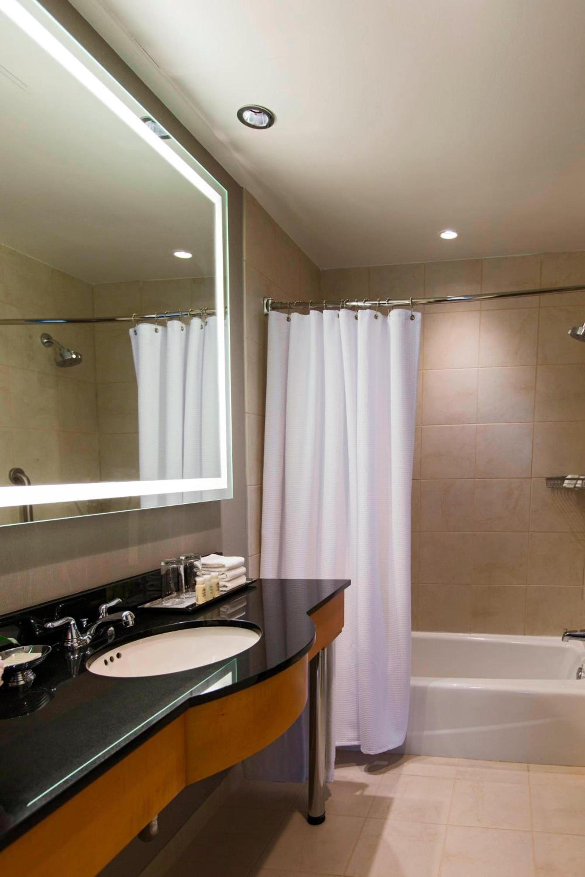 Renaissance Chicago O'Hare Suites Hotel photo 14