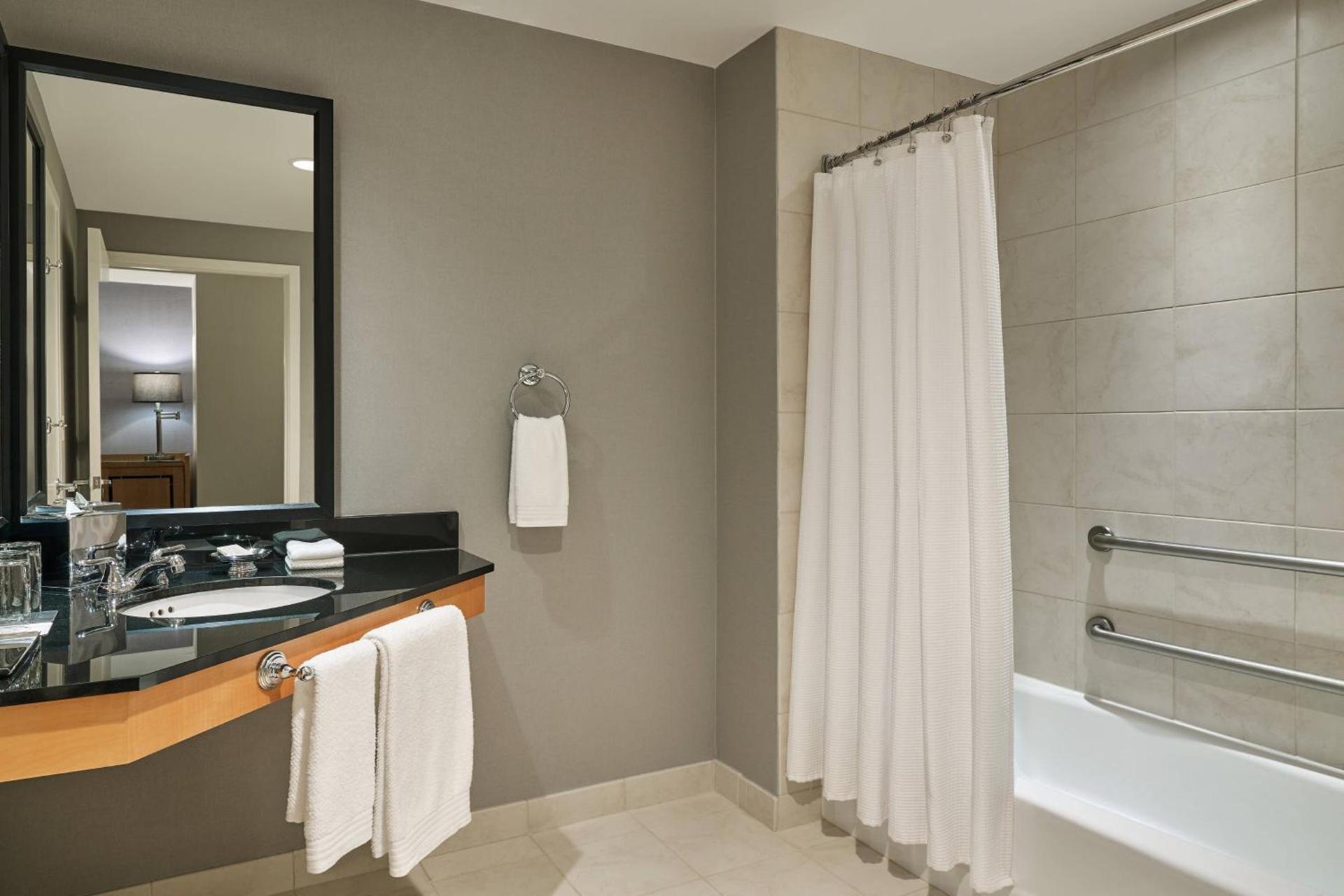 Renaissance Chicago O'Hare Suites Hotel photo 15