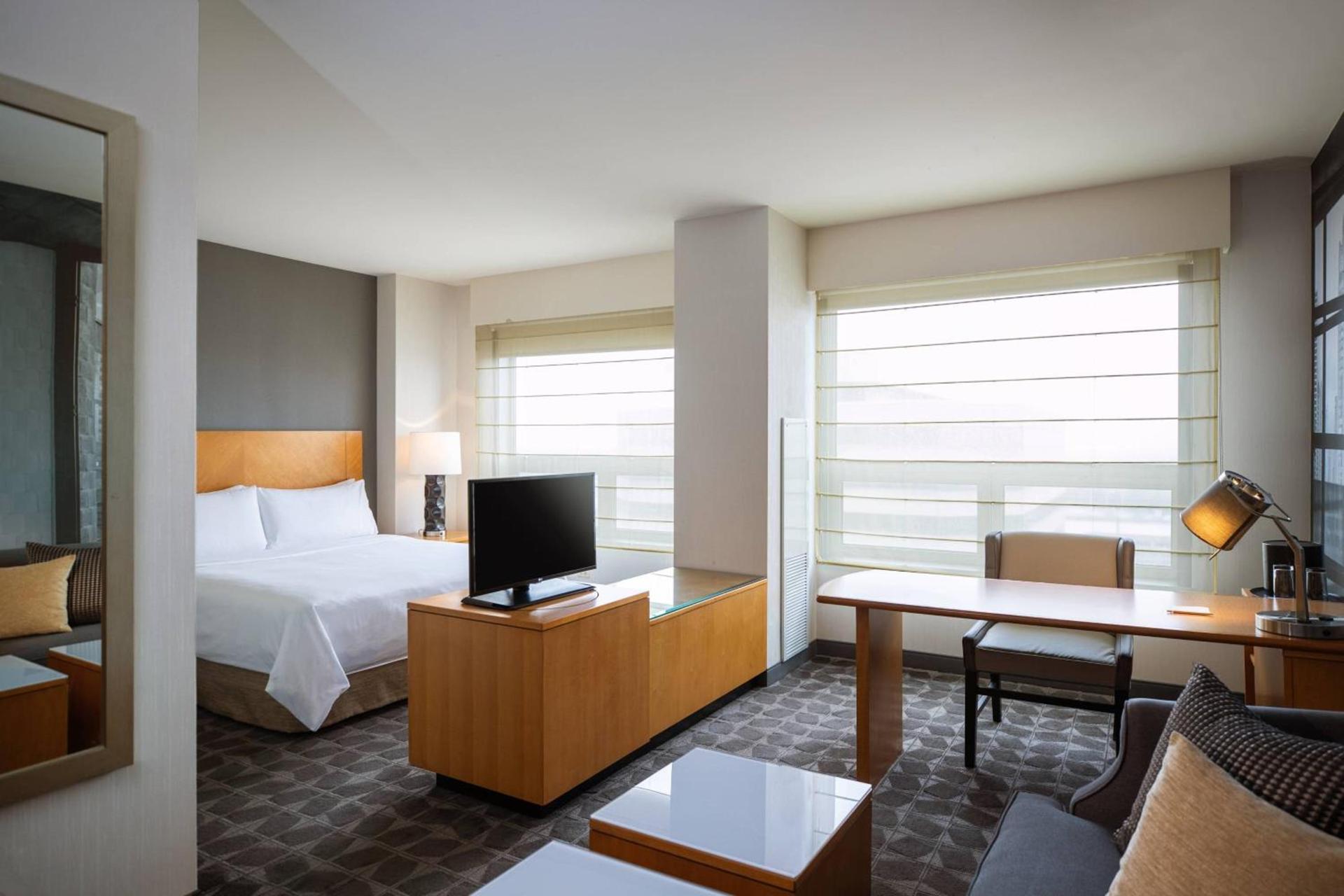 Renaissance Chicago O'Hare Suites Hotel photo 3