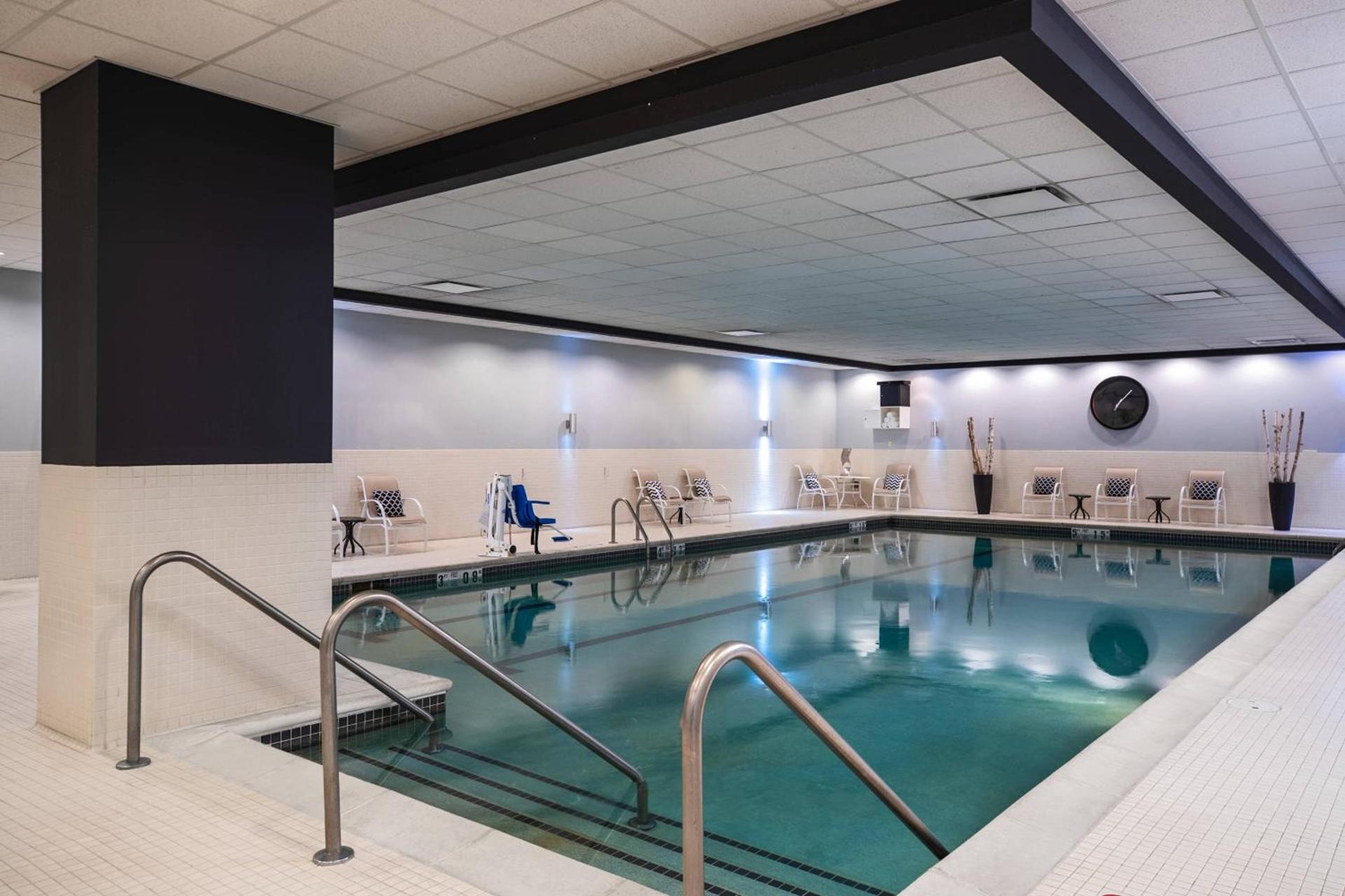 Renaissance Chicago O'Hare Suites Hotel photo 21